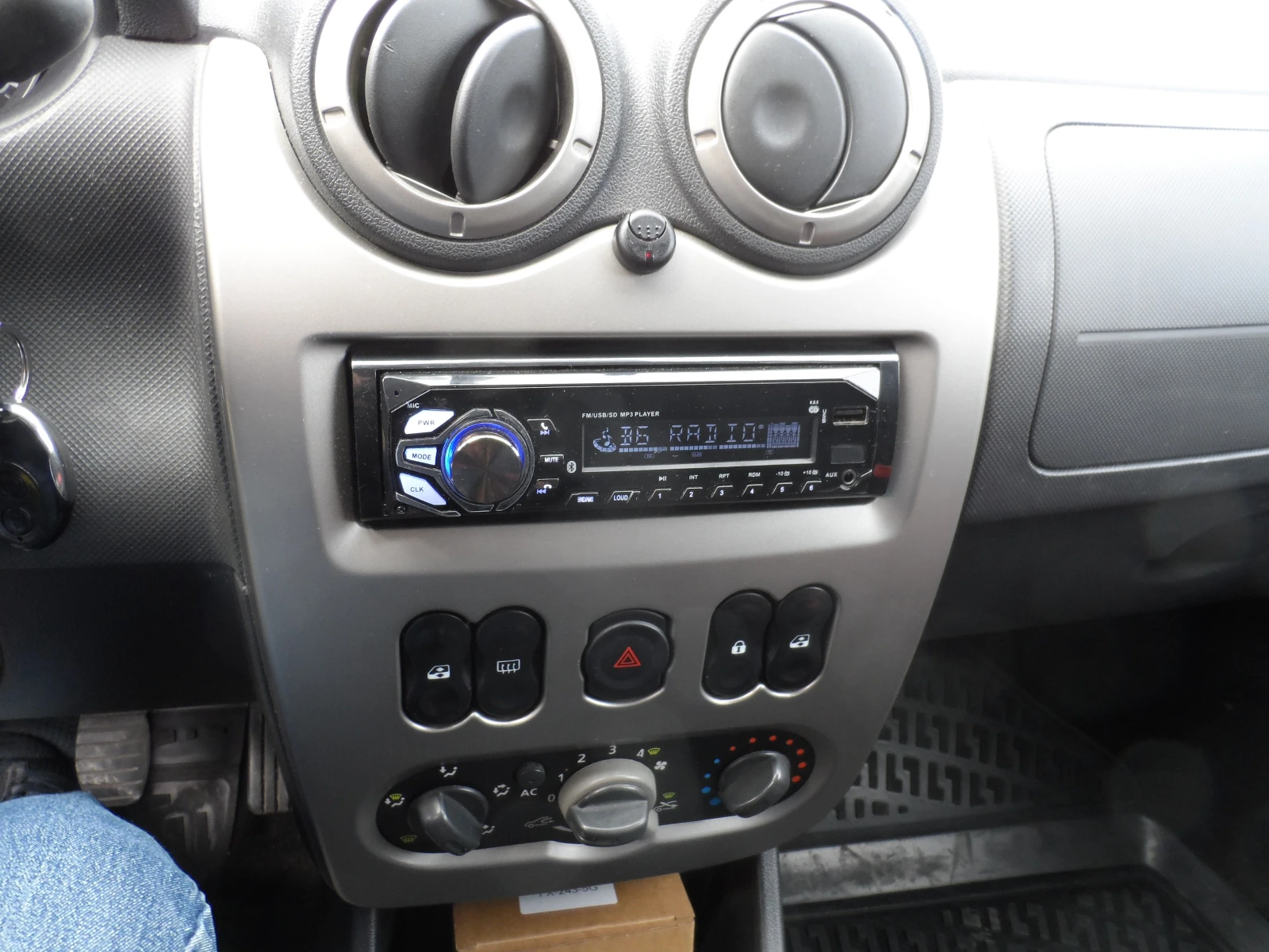 Dacia Sandero, снимка 12 - Автомобили и джипове - 54359934