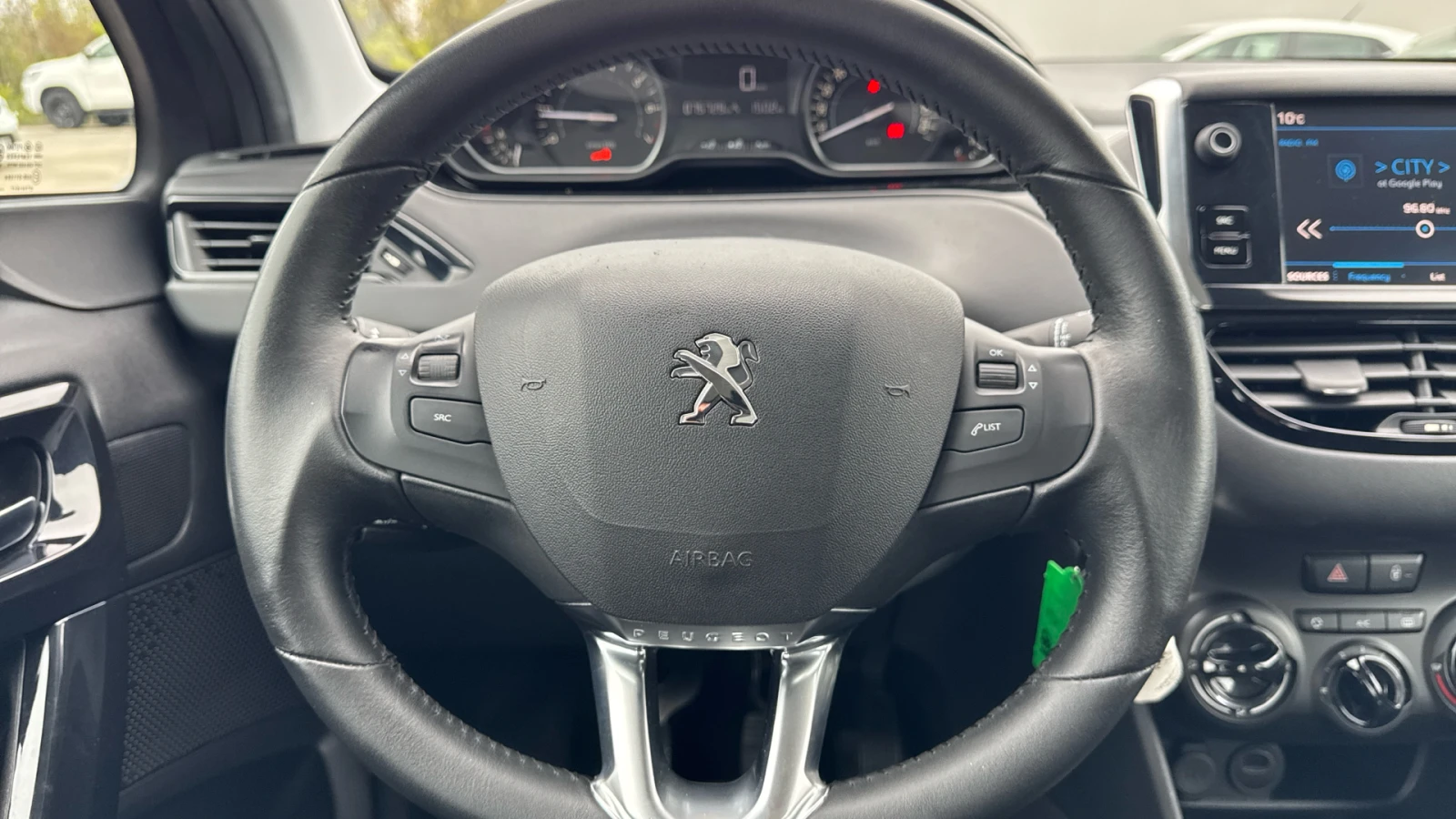 Peugeot 208 1.2 PURE TECH, снимка 10 - Автомобили и джипове - 54371146