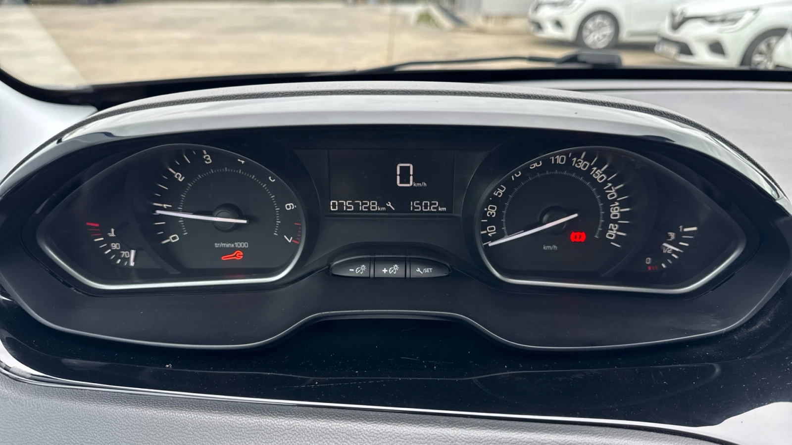 Peugeot 208 1.2 PURE TECH, снимка 11 - Автомобили и джипове - 54371146