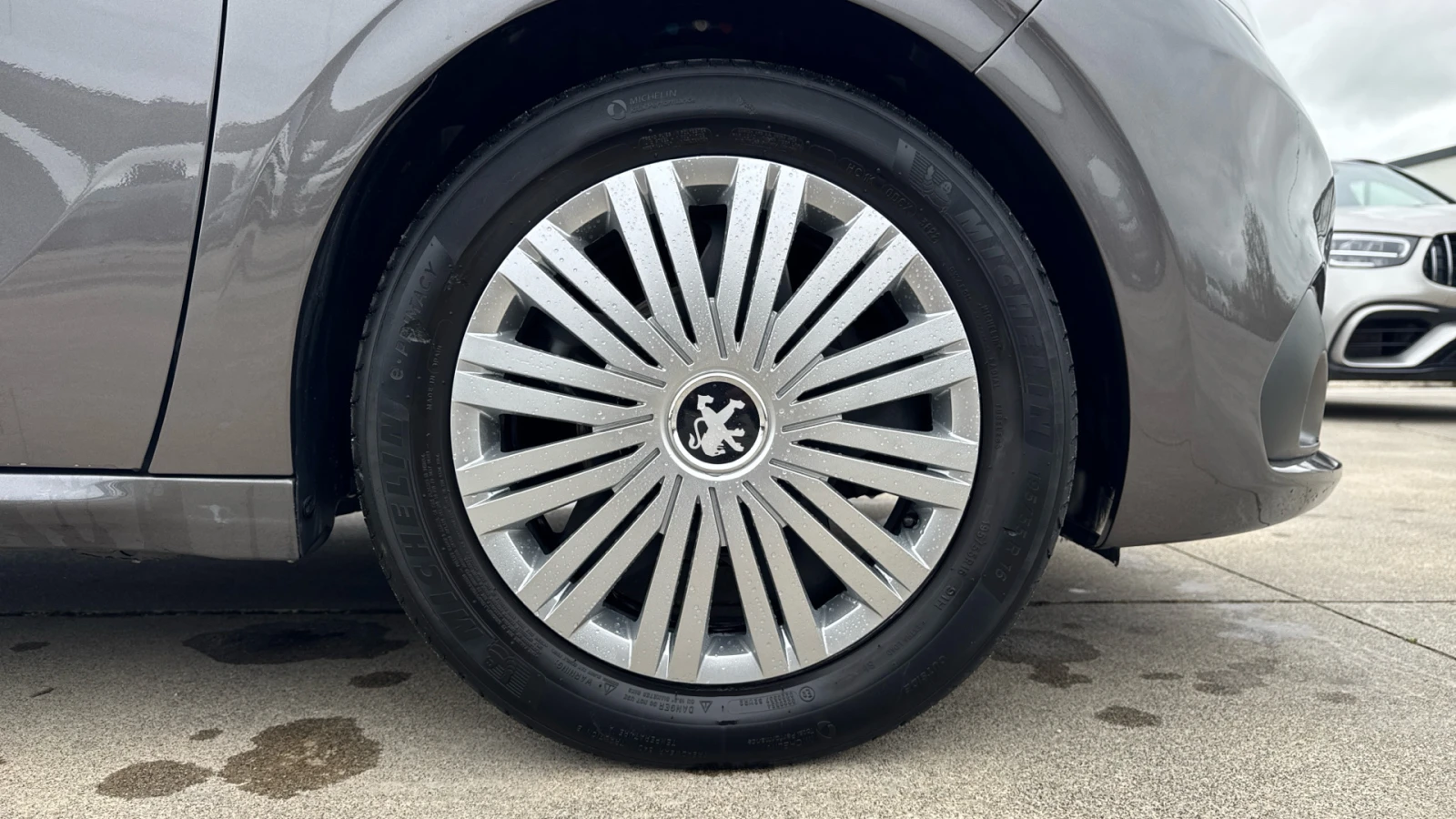 Peugeot 208 1.2 PURE TECH, снимка 13 - Автомобили и джипове - 54371146