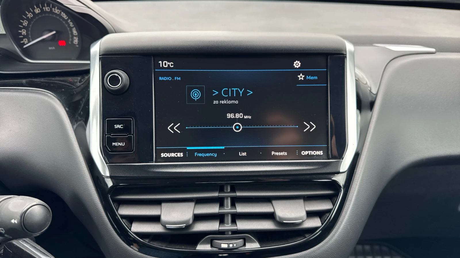 Peugeot 208 1.2 PURE TECH, снимка 12 - Автомобили и джипове - 54371146