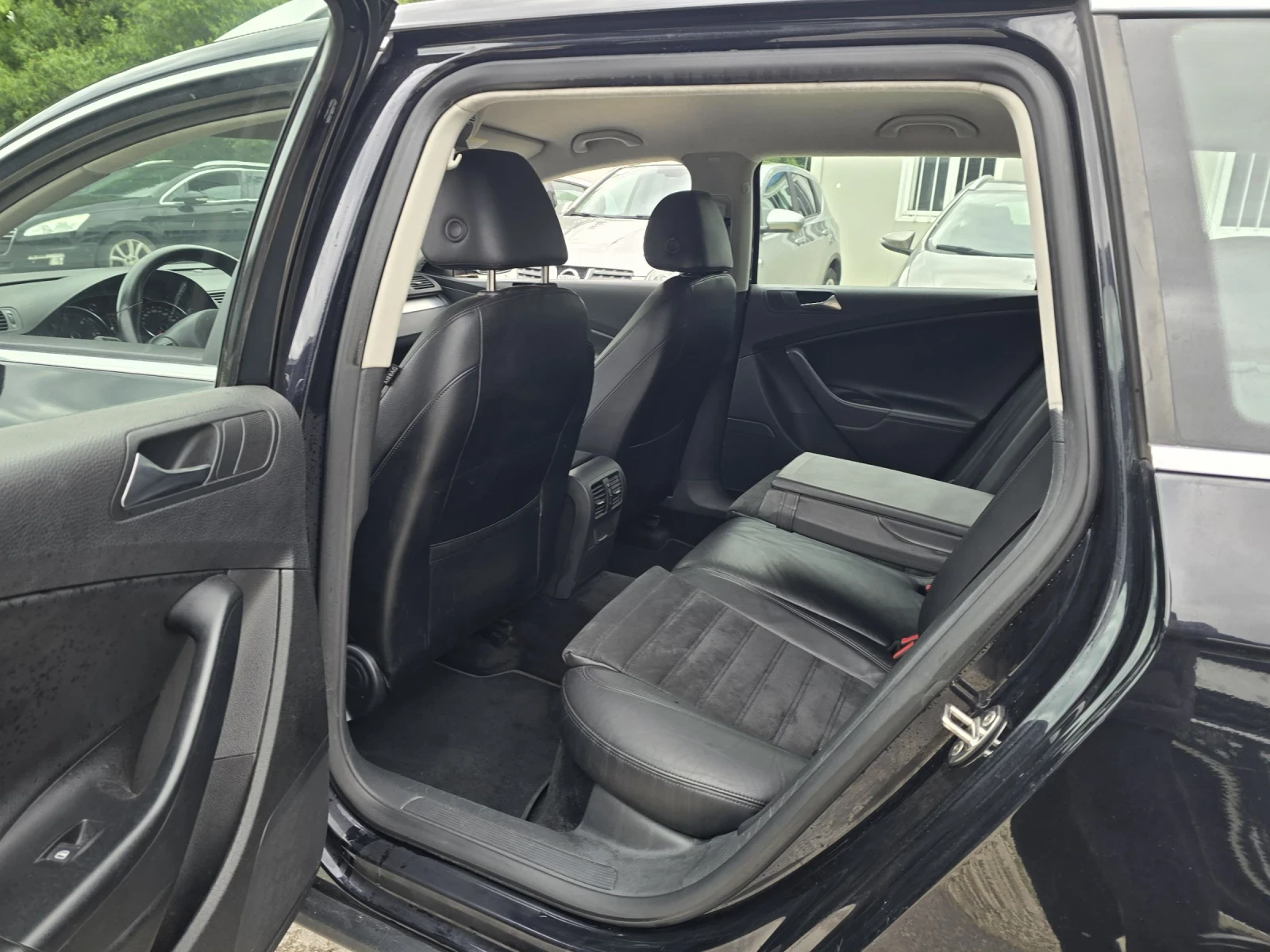 VW Passat 2.0TDI 140к.с HighLine DSG , снимка 11 - Автомобили и джипове - 54650522