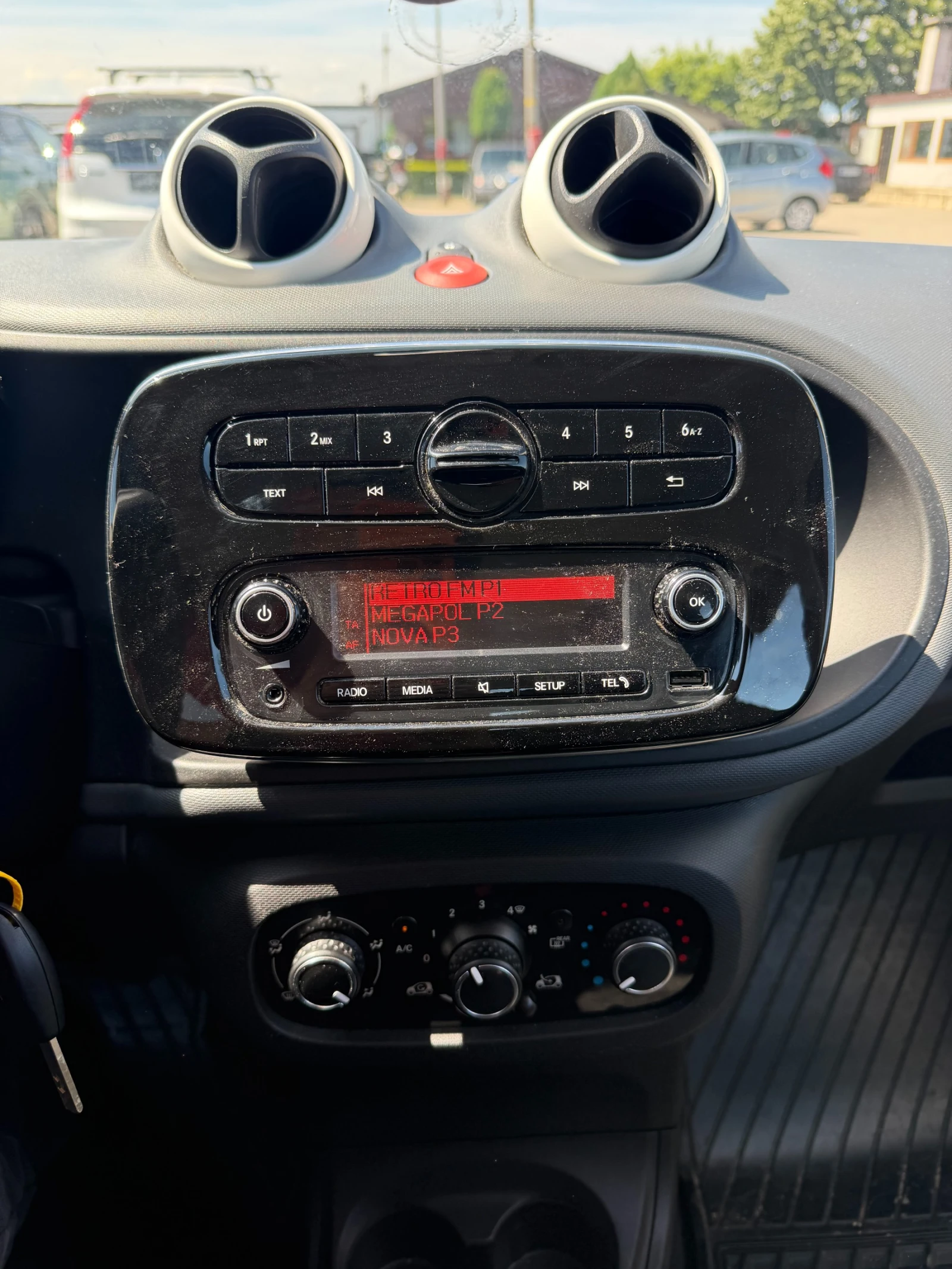 Smart Forfour 1.0i EURO 6, снимка 13 - Автомобили и джипове - 54928886