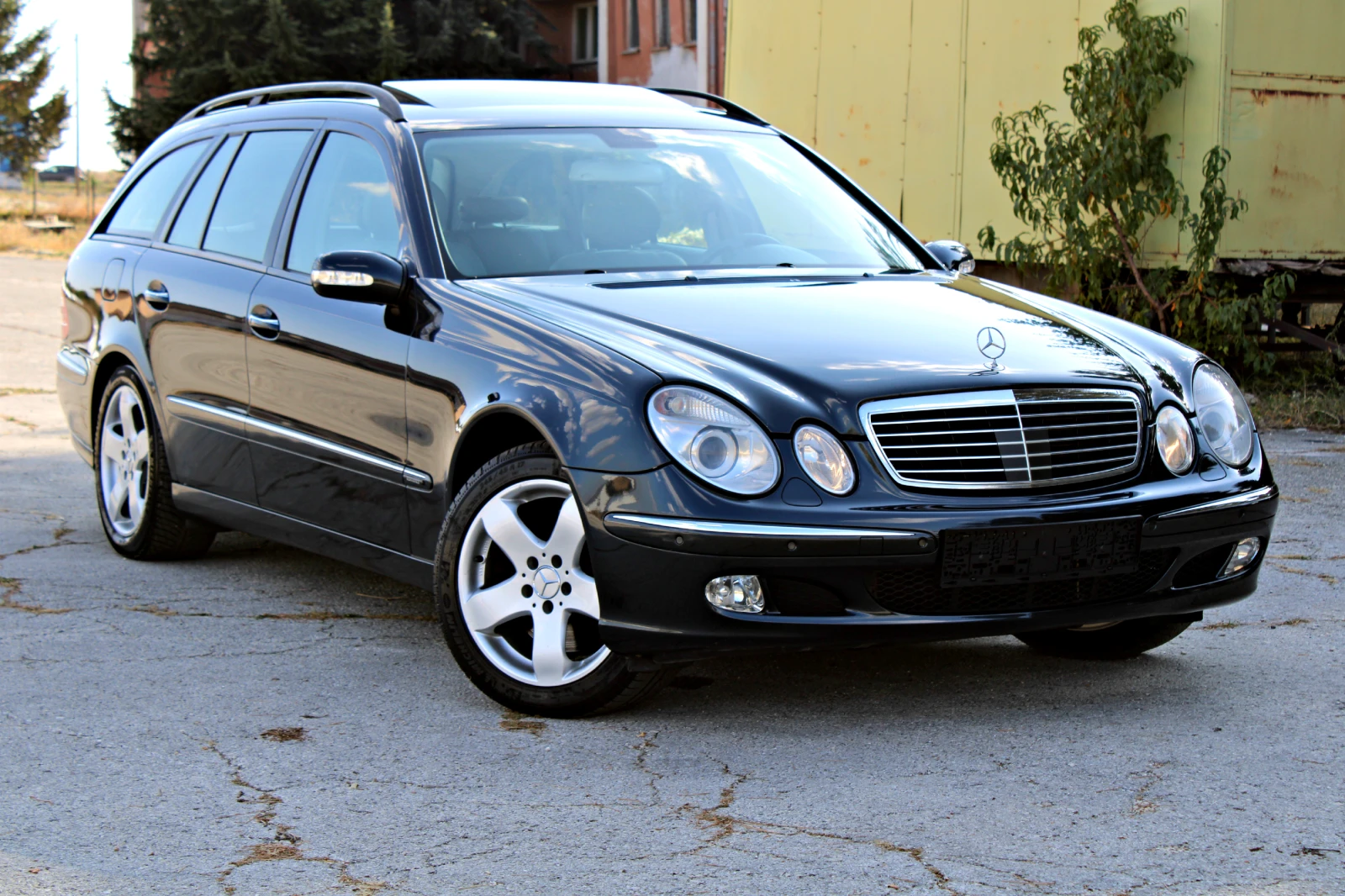 Mercedes-Benz E 500 V8 4-matic Distronic Швейцария, снимка 3 - Автомобили и джипове - 54971954