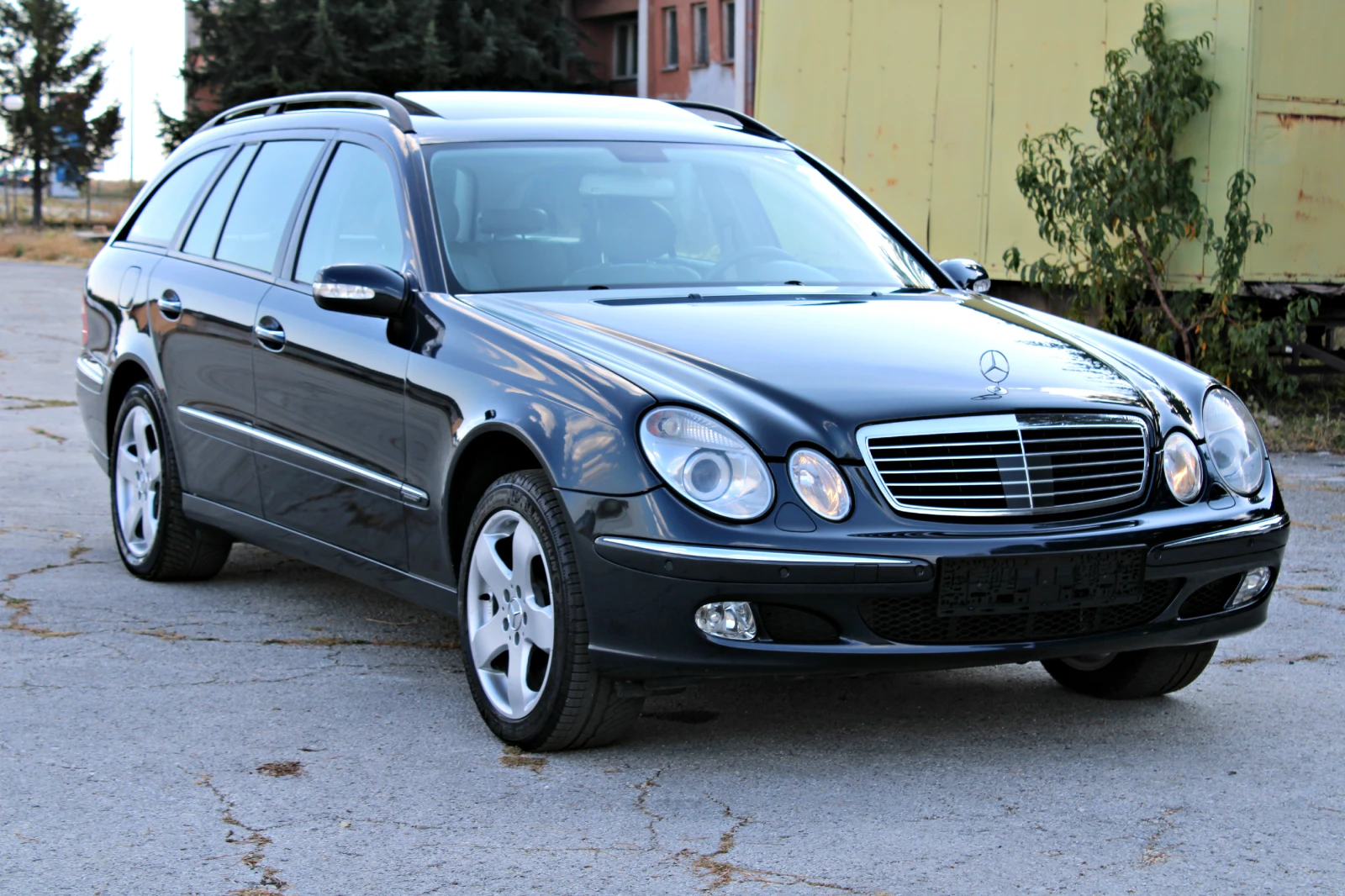 Mercedes-Benz E 500 V8 4-matic Distronic Швейцария, снимка 8 - Автомобили и джипове - 54971954