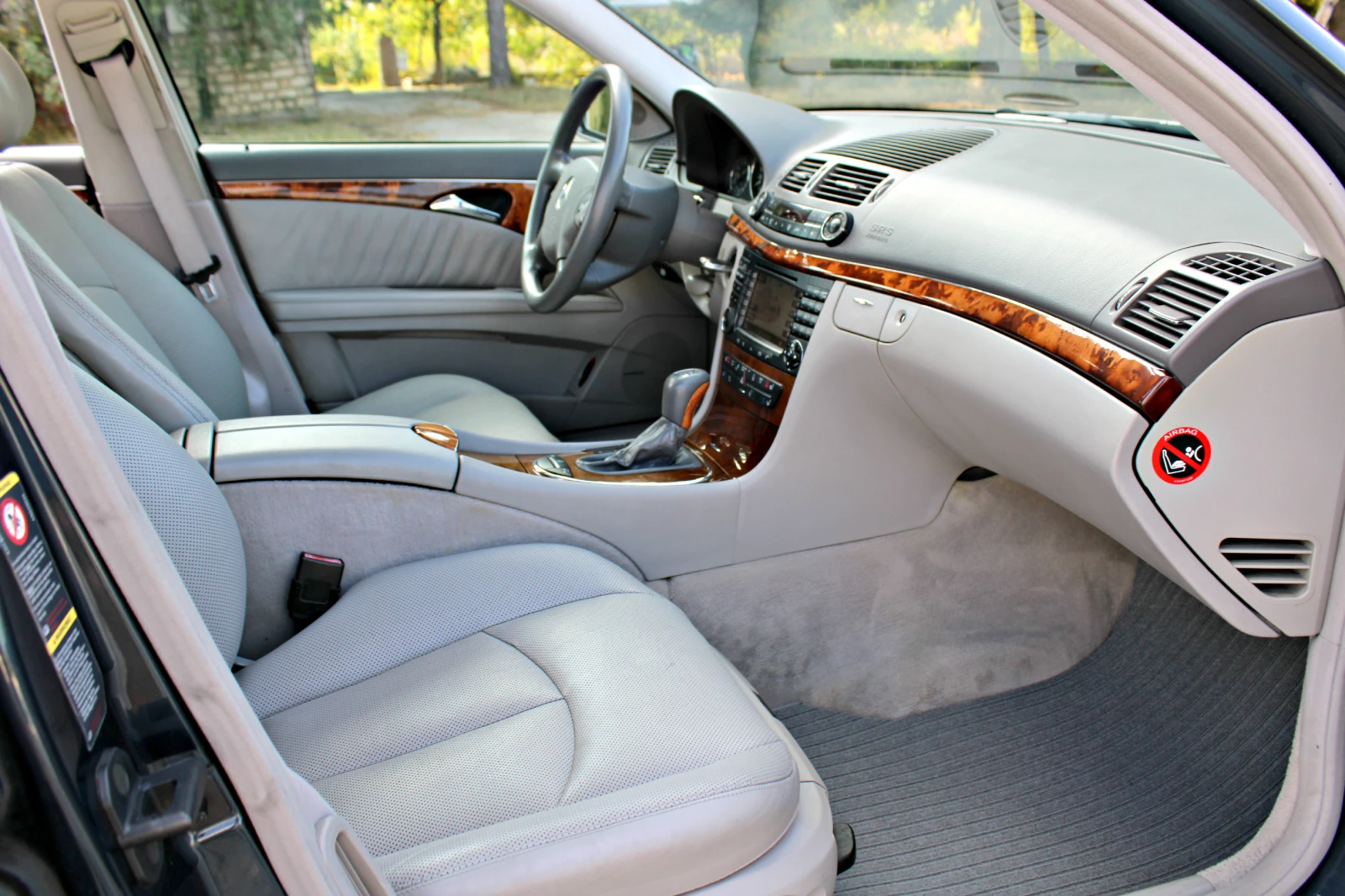 Mercedes-Benz E 500 V8 4-matic Distronic Швейцария, снимка 14 - Автомобили и джипове - 54971954