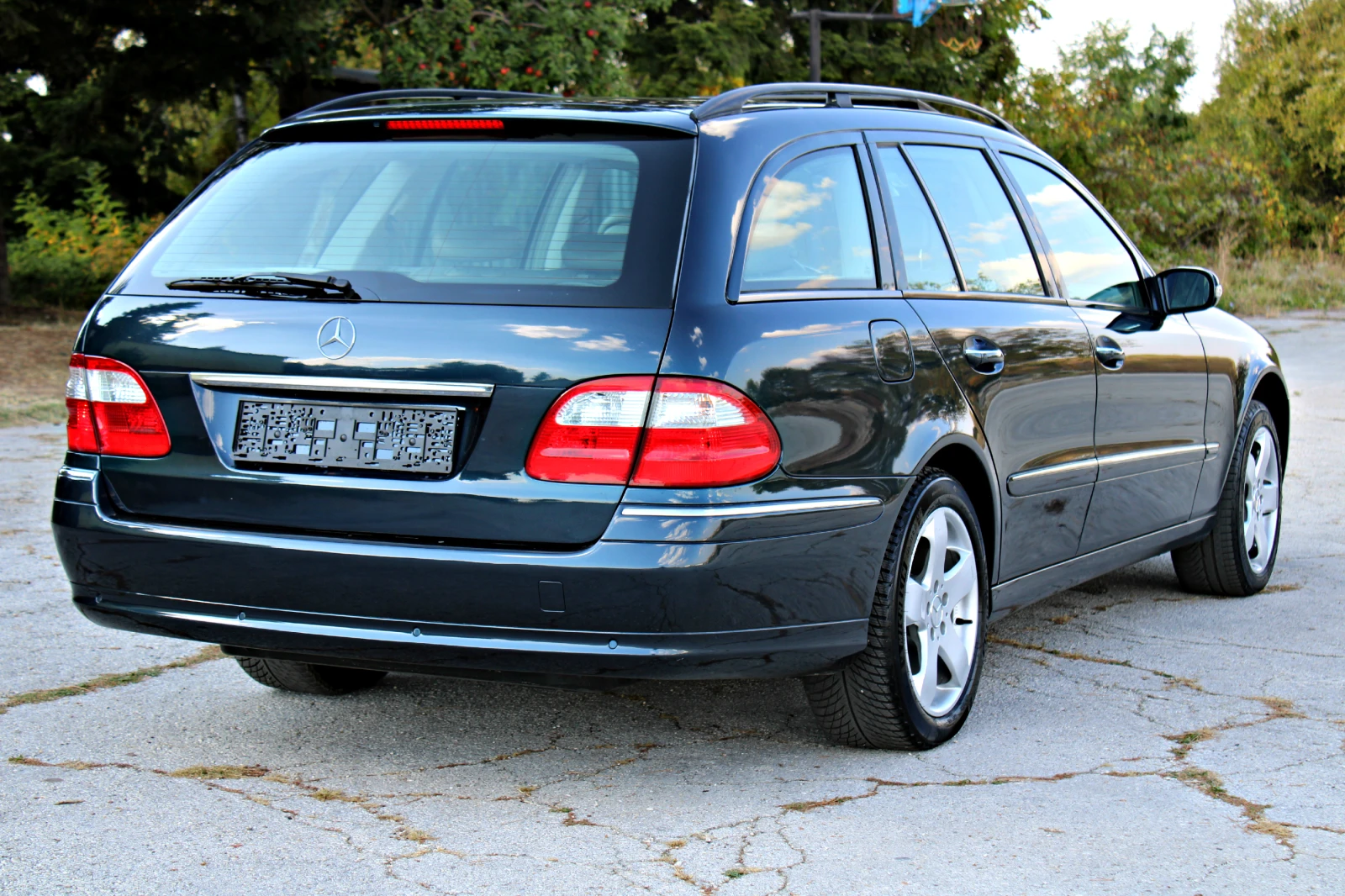 Mercedes-Benz E 500 V8 4-matic Distronic Швейцария, снимка 9 - Автомобили и джипове - 54971954