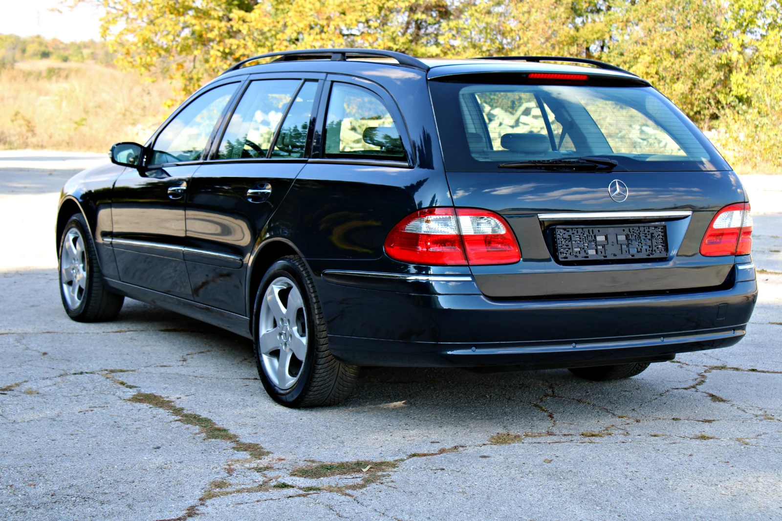 Mercedes-Benz E 500 V8 4-matic Distronic Швейцария, снимка 7 - Автомобили и джипове - 54971954