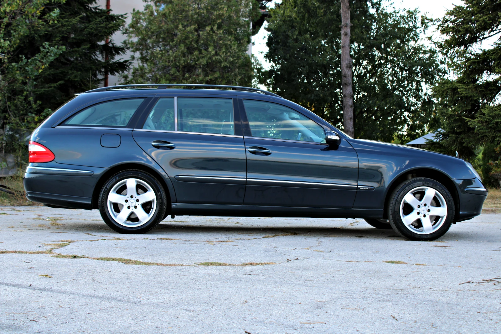Mercedes-Benz E 500 V8 4-matic Distronic Швейцария, снимка 5 - Автомобили и джипове - 54971954