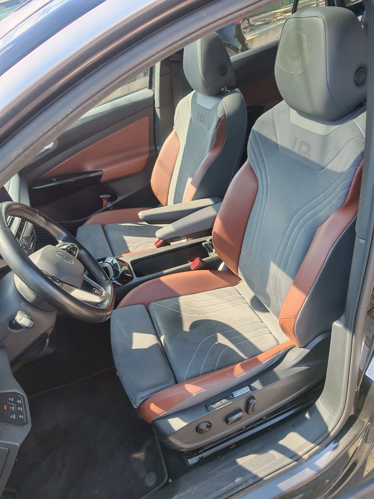 VW ID.4 82KWh 1ST MAX/PANO/HEADUP/ПАМЕТ/360CAM/SOH93%, снимка 8 - Автомобили и джипове - 55048914