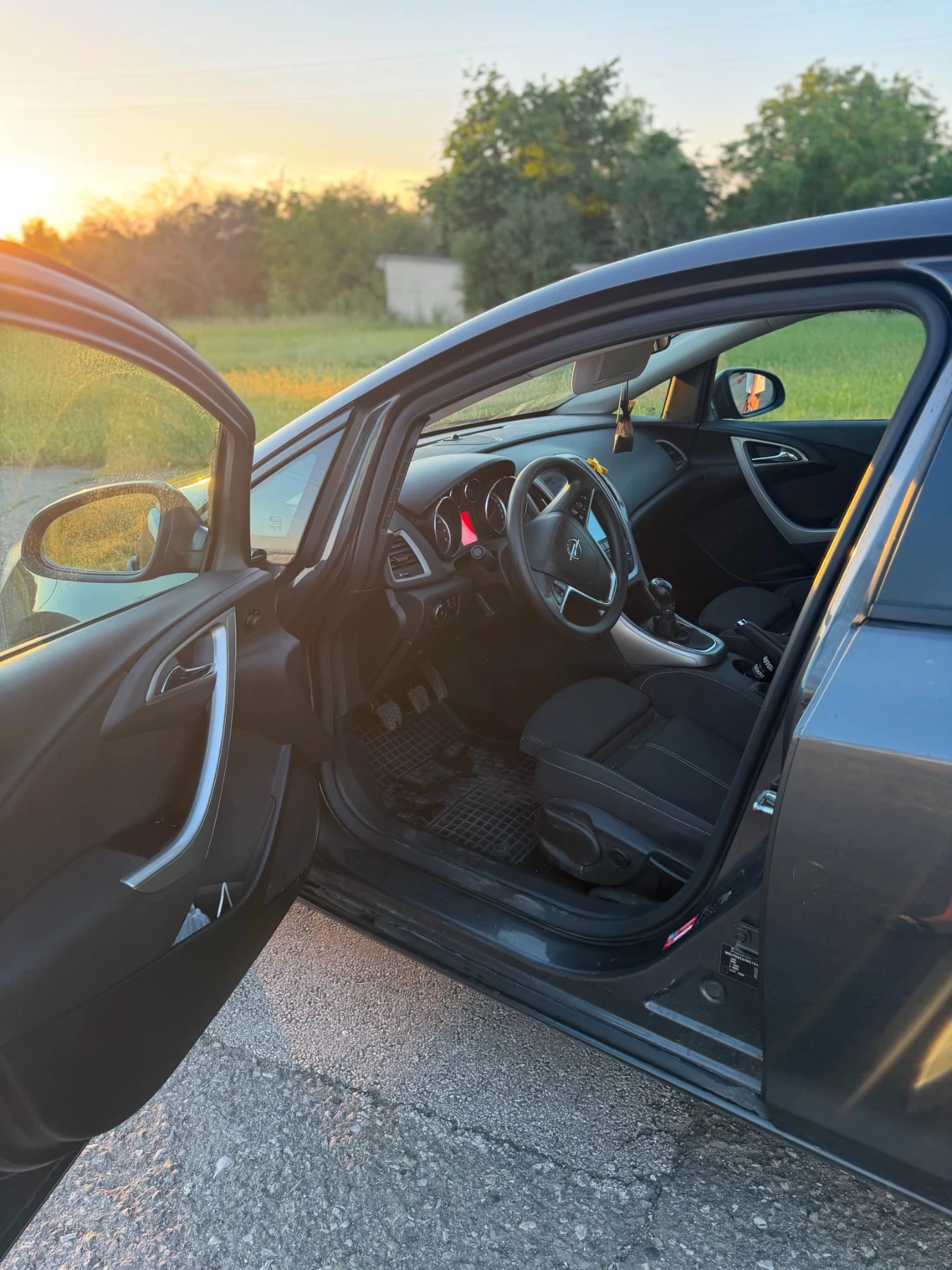Opel Astra 1, 4turbo, снимка 5 - Автомобили и джипове - 55089594