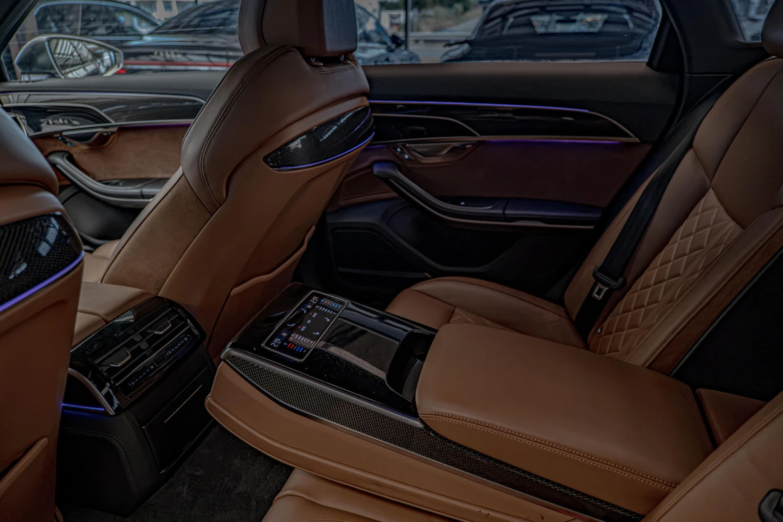 Audi S8 4.0TFSI/Bang&Olufsen/Карбон/Quattro/Обдухване/Каме, снимка 9 - Автомобили и джипове - 55611108