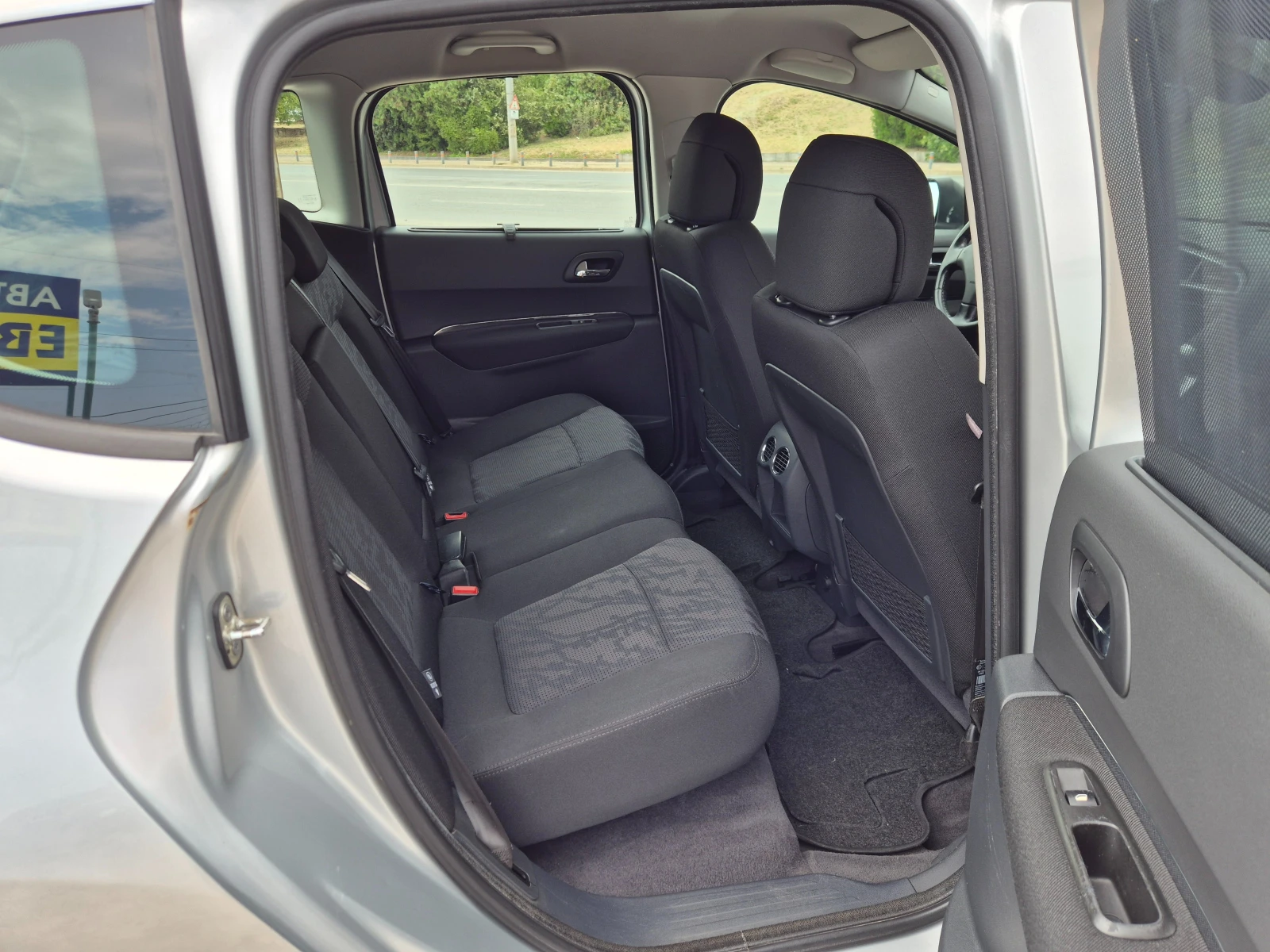 Peugeot 3008 1.6HDI 109кс, снимка 9 - Автомобили и джипове - 55654308