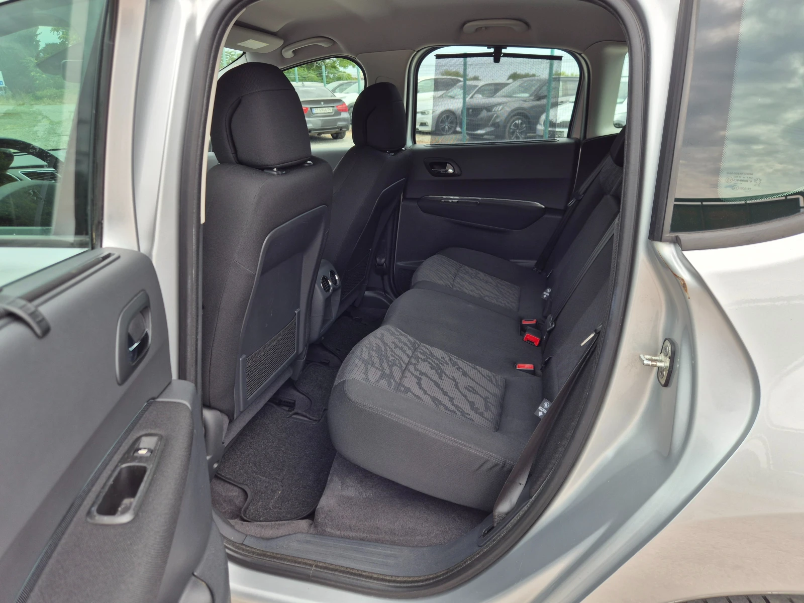 Peugeot 3008 1.6HDI 109кс, снимка 11 - Автомобили и джипове - 55654308