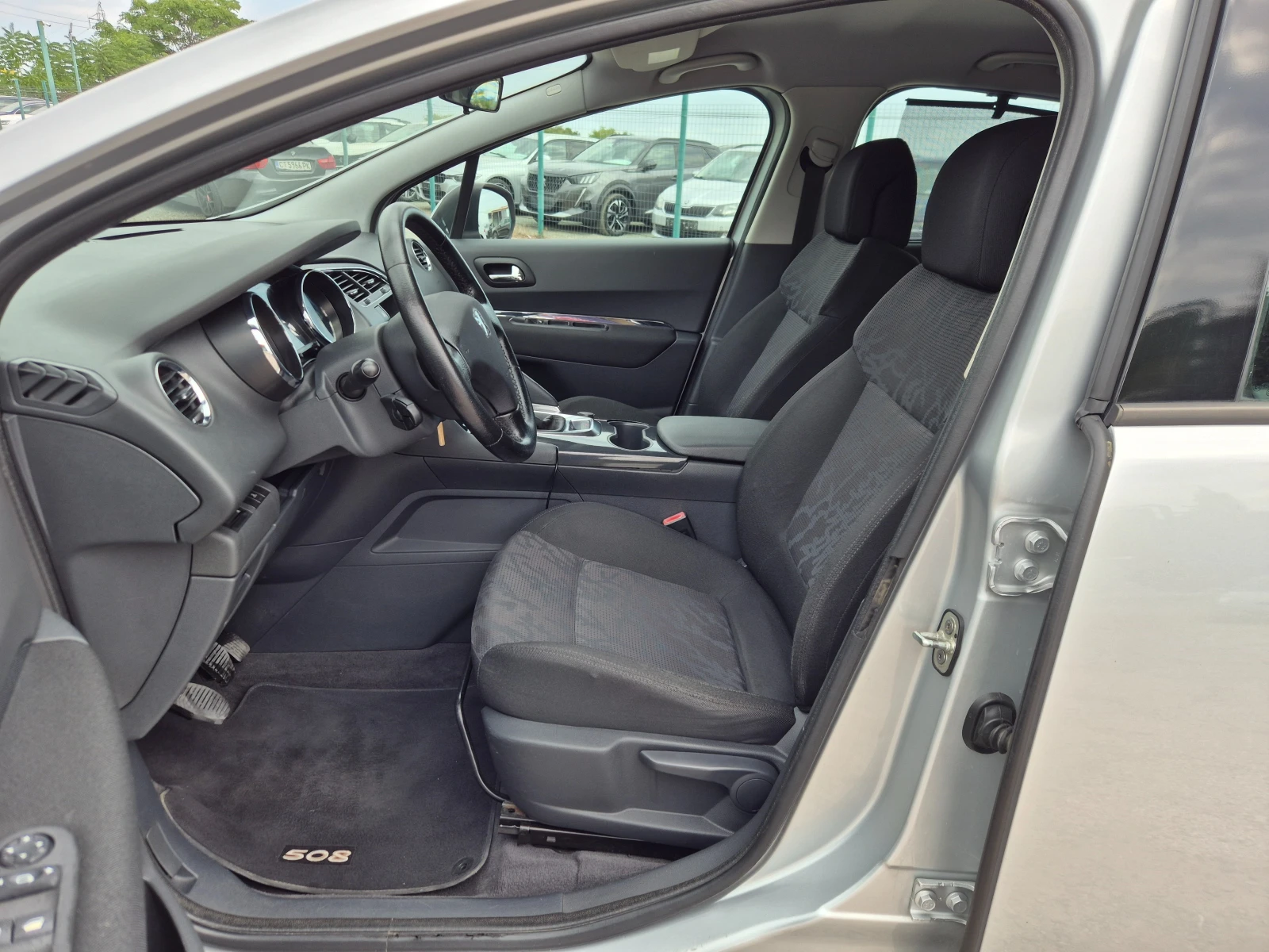 Peugeot 3008 1.6HDI 109кс, снимка 13 - Автомобили и джипове - 55654308