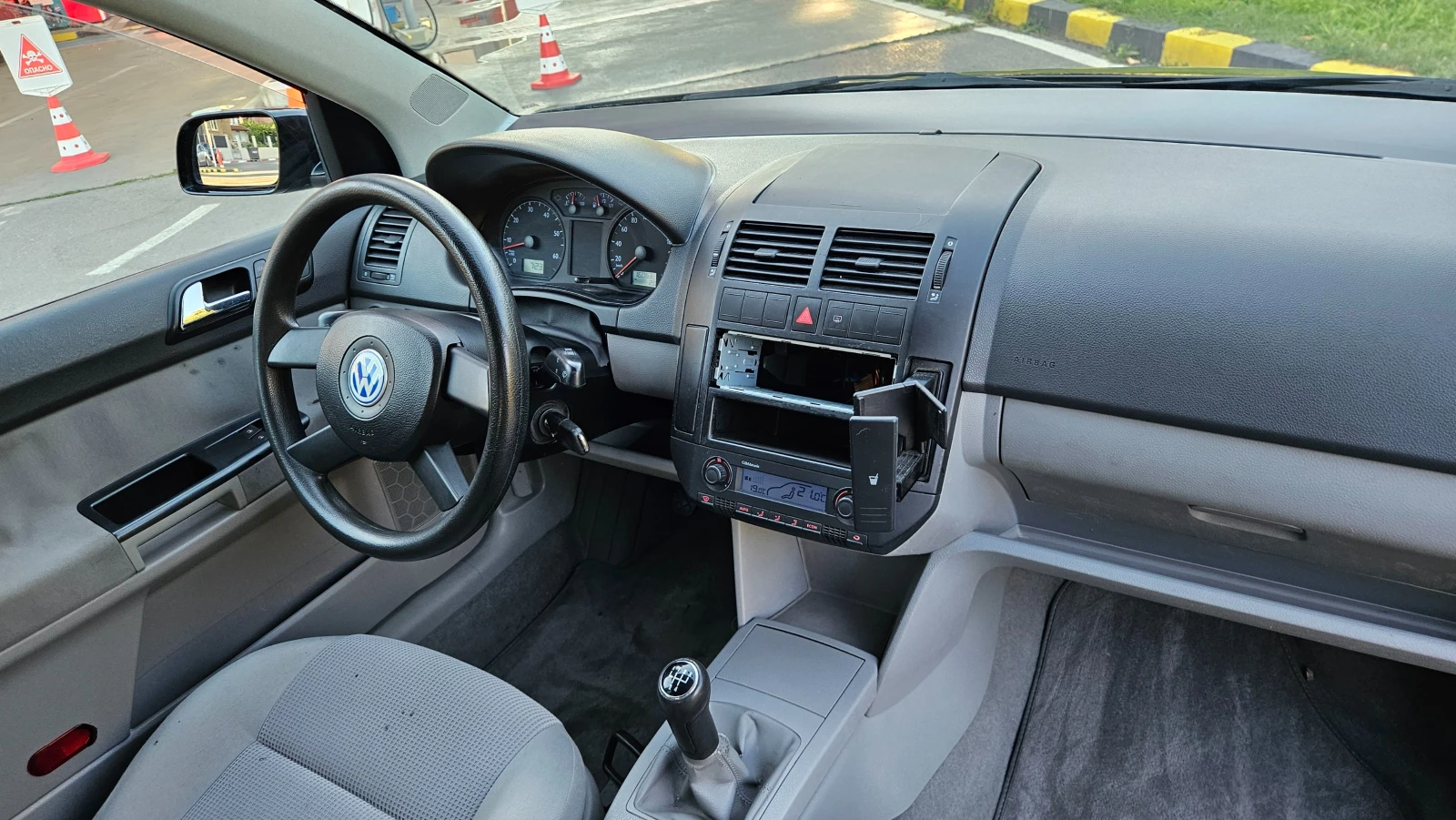 VW Polo 1.2 KLIMATRON/BENZIN, снимка 12 - Автомобили и джипове - 55681281