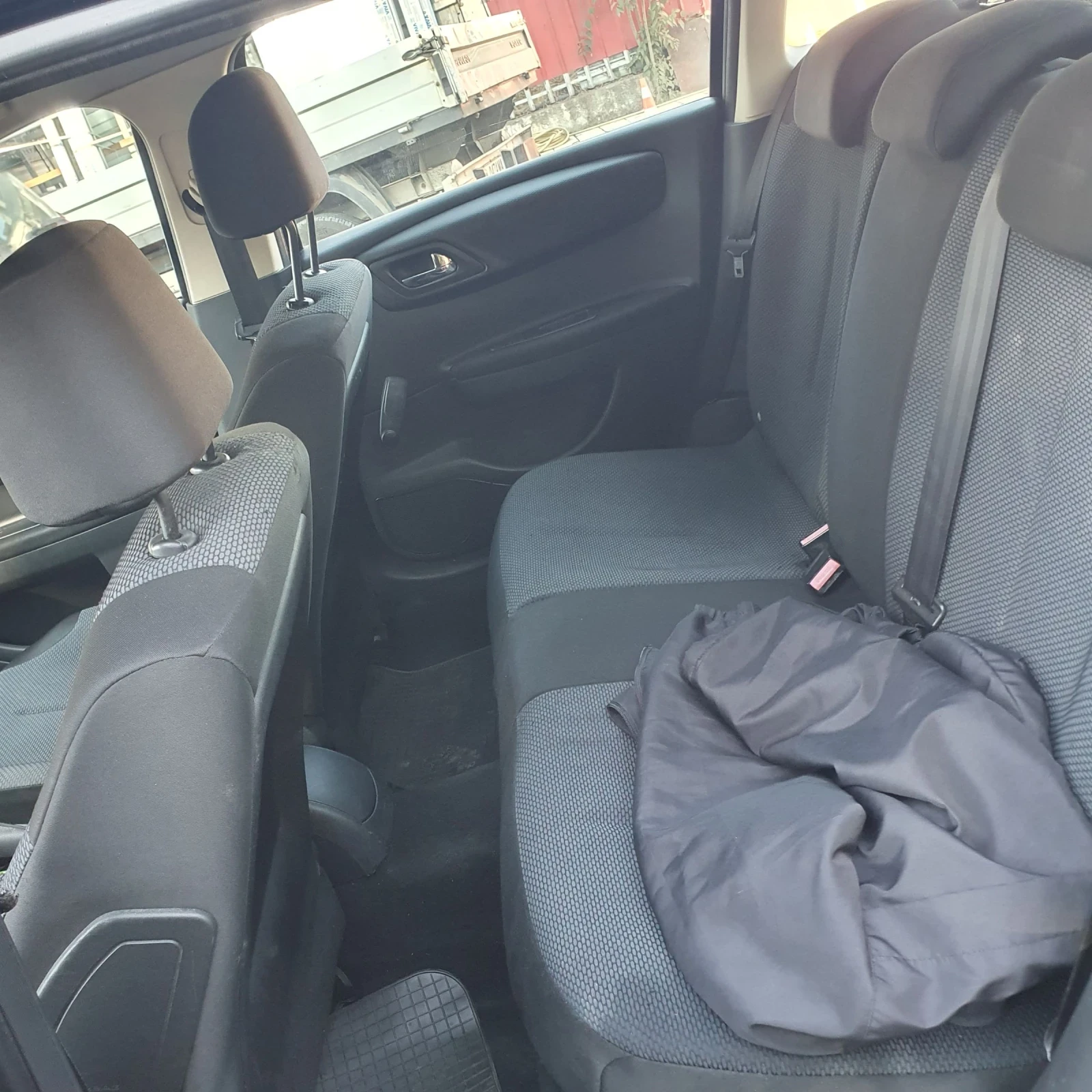 Citroen C4 1.4i Газ/Бензин, снимка 9 - Автомобили и джипове - 55698627