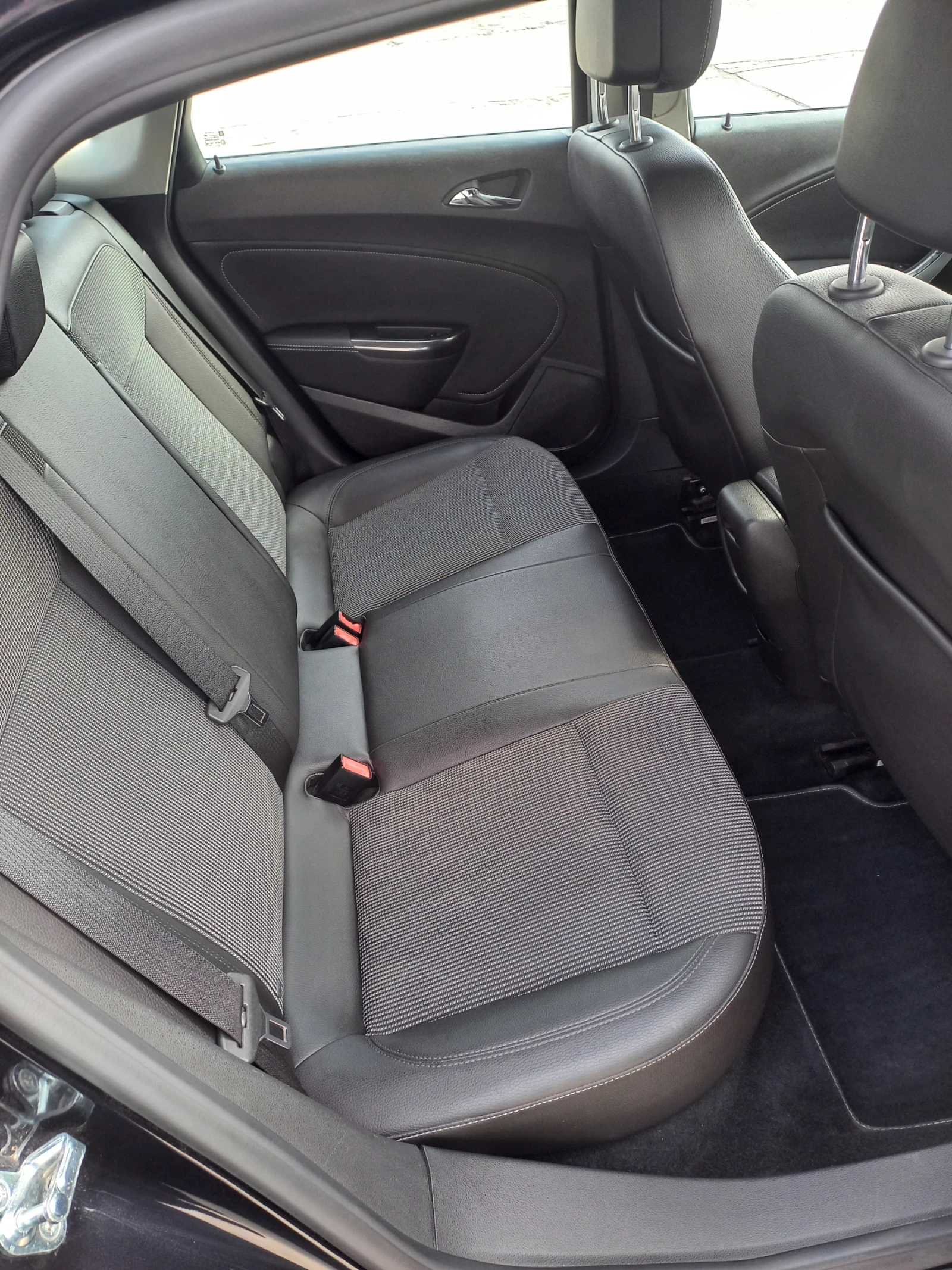 Opel Astra, снимка 12 - Автомобили и джипове - 55755549