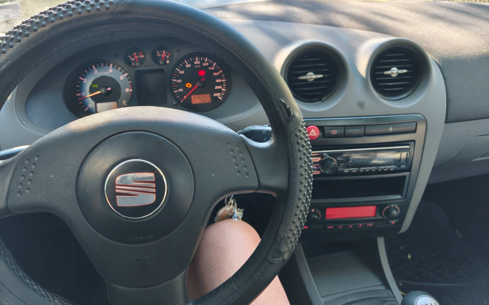 Seat Ibiza, снимка 5 - Автомобили и джипове - 56239456