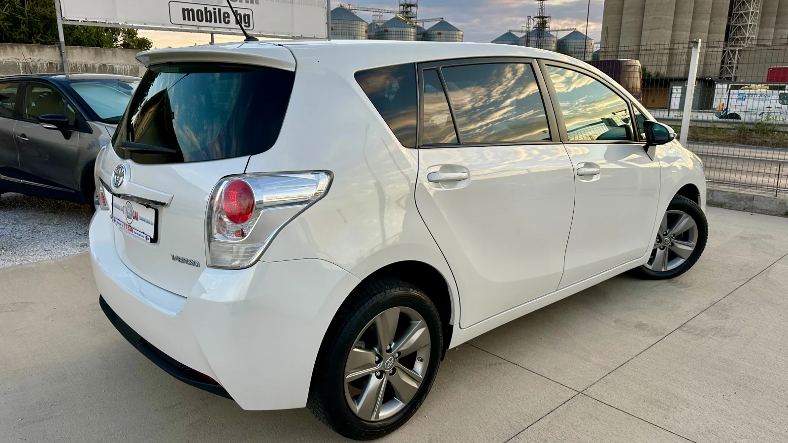Toyota Verso 7места! Всички Екстри!ТОП състояние!, снимка 4 - Автомобили и джипове - 56261361