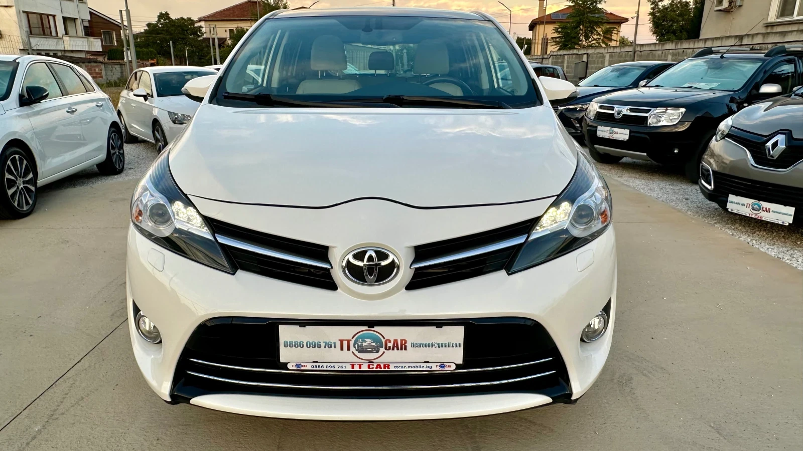 Toyota Verso 7места! Всички Екстри!ТОП състояние!, снимка 2 - Автомобили и джипове - 56261361