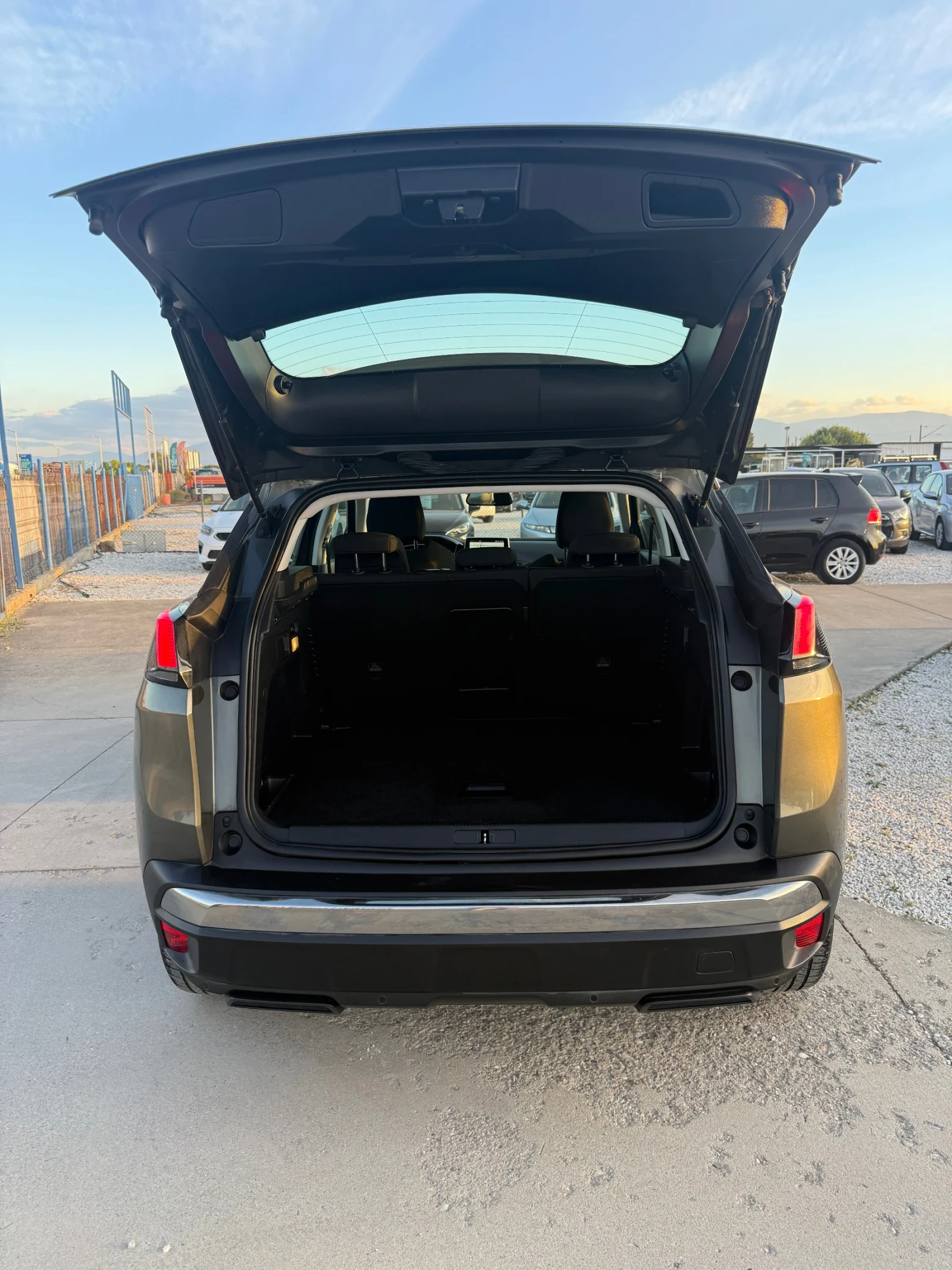 Peugeot 3008 1.5 BHDi, снимка 12 - Автомобили и джипове - 56355683