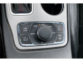 Jeep Grand cherokee * HEMI / 5.7L / V8 / 4WD * CARFAX * , снимка 17 - Автомобили и джипове - 53633680