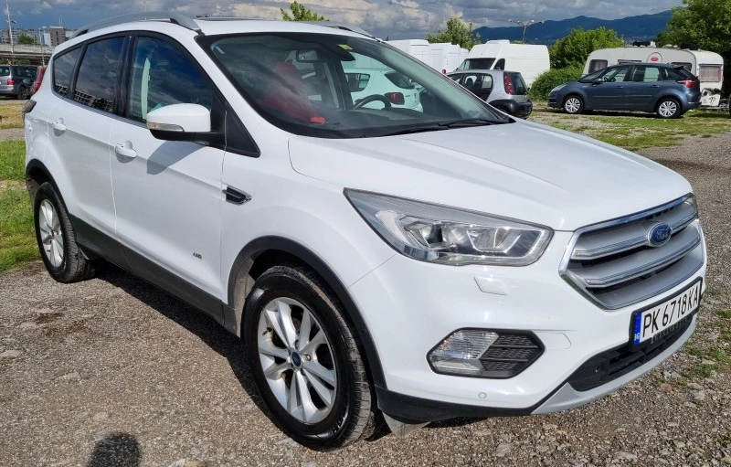 Ford Kuga 2.0d 4x4 Full Option - Обслужена, снимка 2 - Автомобили и джипове - 45990343