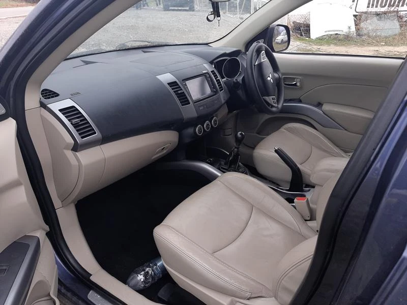 Mitsubishi Outlander 2.0d, снимка 6 - Автомобили и джипове - 34818524