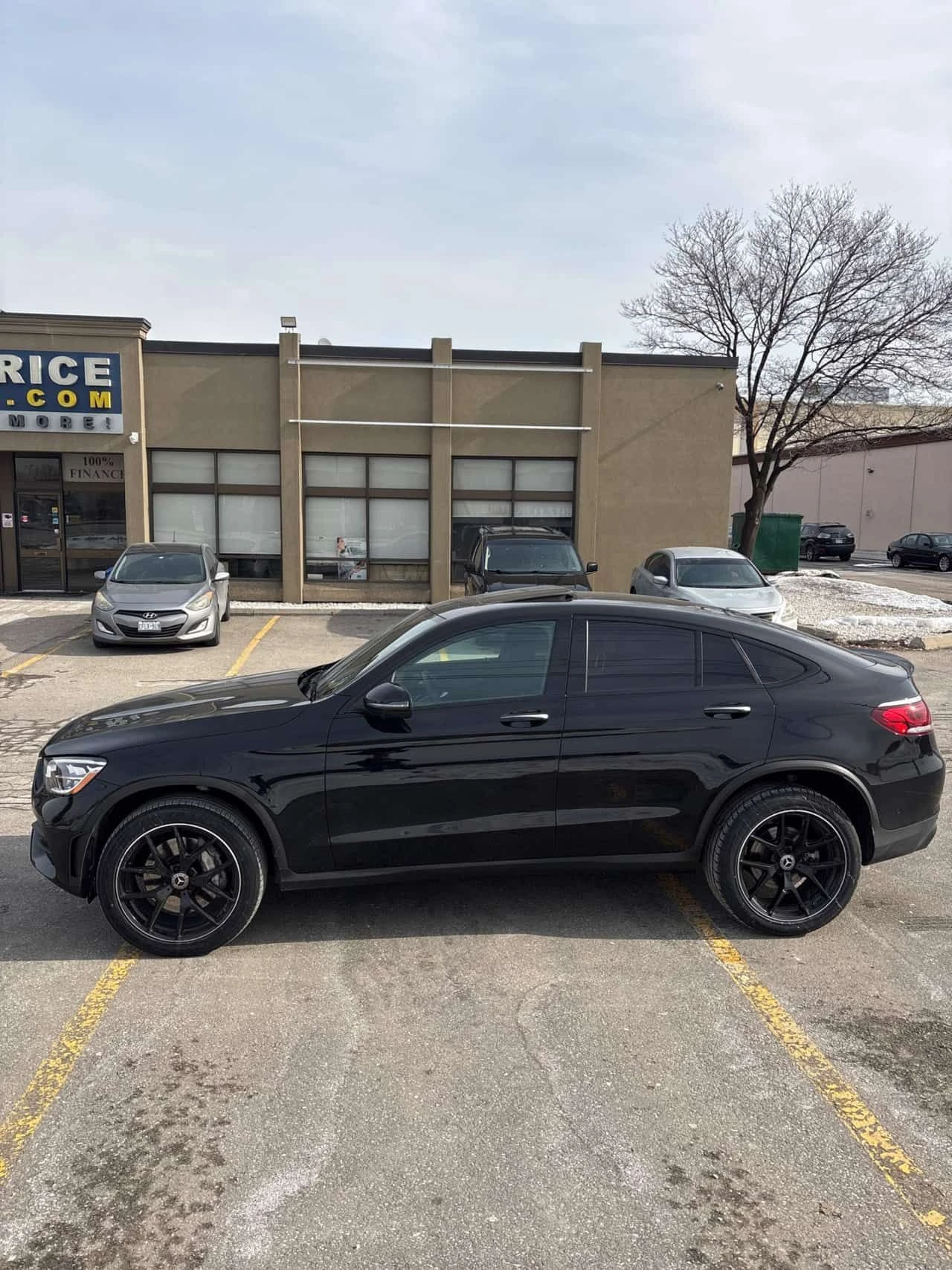 Mercedes-Benz GLC 300 * 4MATIC* КУПЕ* DISTRONIC* 360KAМЕРИ* ПАНОРАМА*  - изображение 2