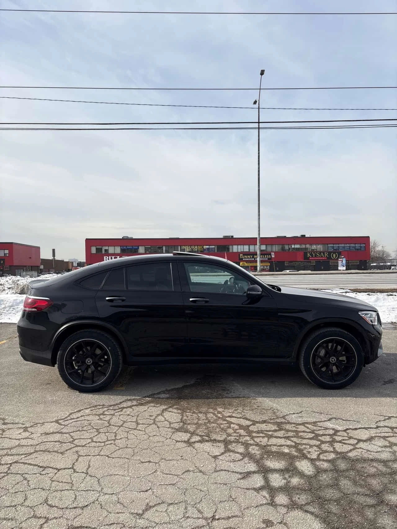 Mercedes-Benz GLC 300 * 4MATIC* КУПЕ* DISTRONIC* 360KAМЕРИ* ПАНОРАМА*  - изображение 3