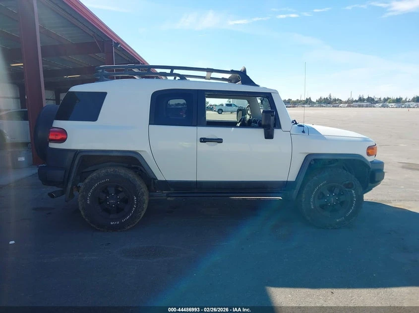 Toyota Fj cruiser 4.0l, снимка 13 - Автомобили и джипове - 53941334