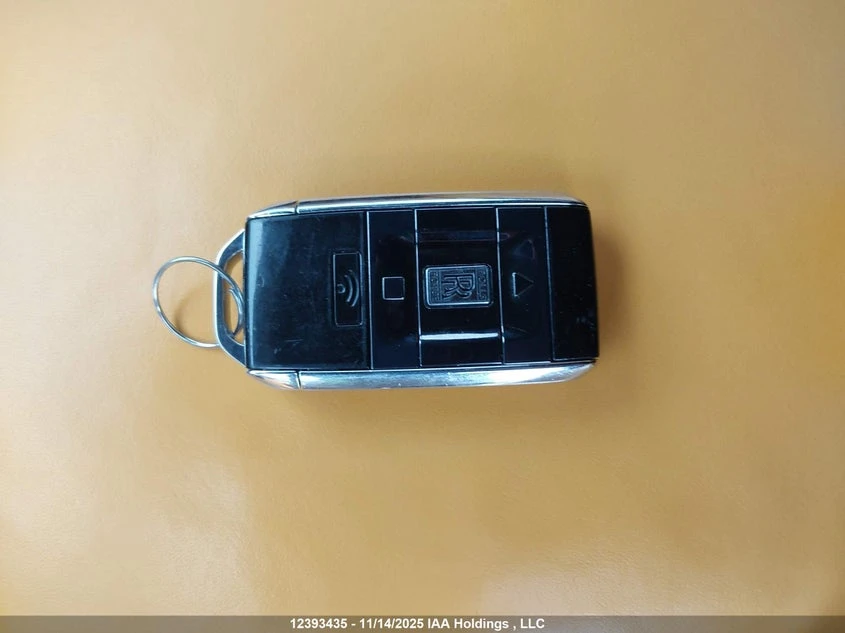 Rolls-Royce Cullinan Lemon Yellow Interior, снимка 12 - Автомобили и джипове - 54369082