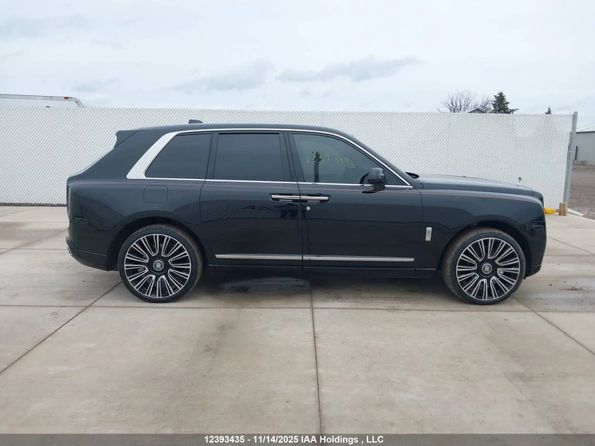 Rolls-Royce Cullinan Lemon Yellow Interior, снимка 6 - Автомобили и джипове - 54369082