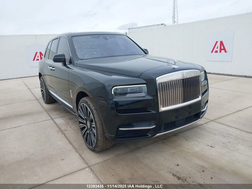 Rolls-Royce Cullinan Lemon Yellow Interior