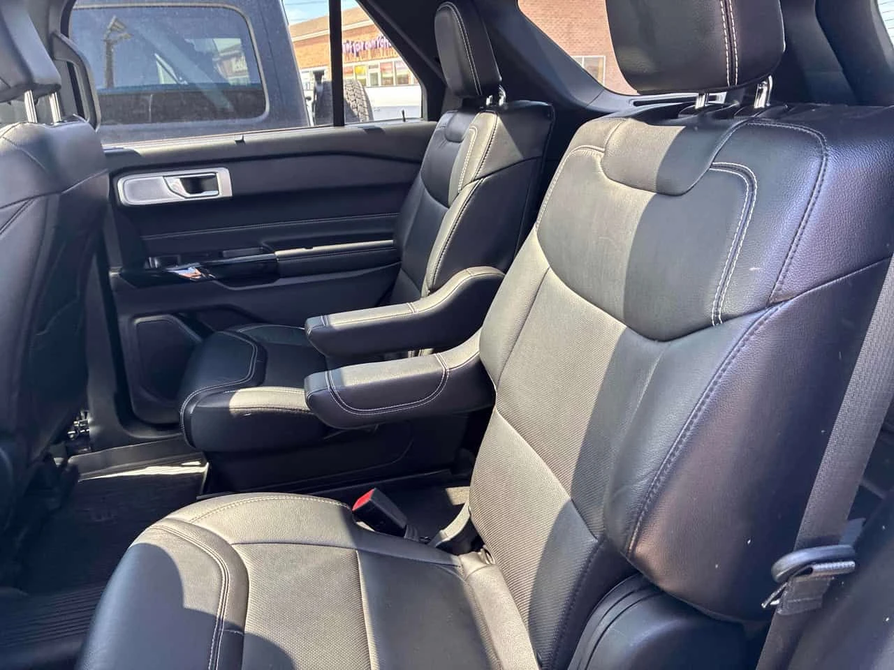 Ford Explorer * ST * 7 МЕСТЕН * 360 * ПРЕДСТАВИТЕЛСТВО, снимка 12 - Автомобили и джипове - 54642447