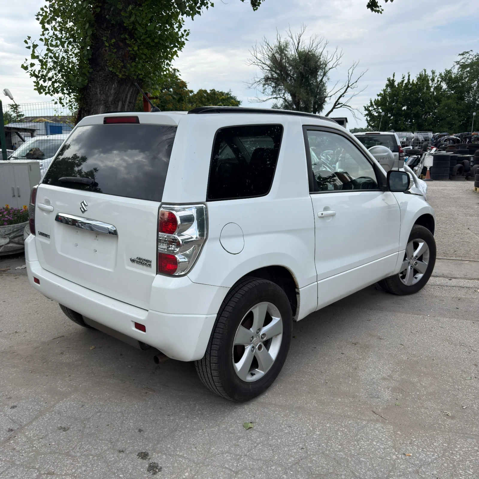 Suzuki Grand vitara 1.6i, снимка 3 - Автомобили и джипове - 55010300