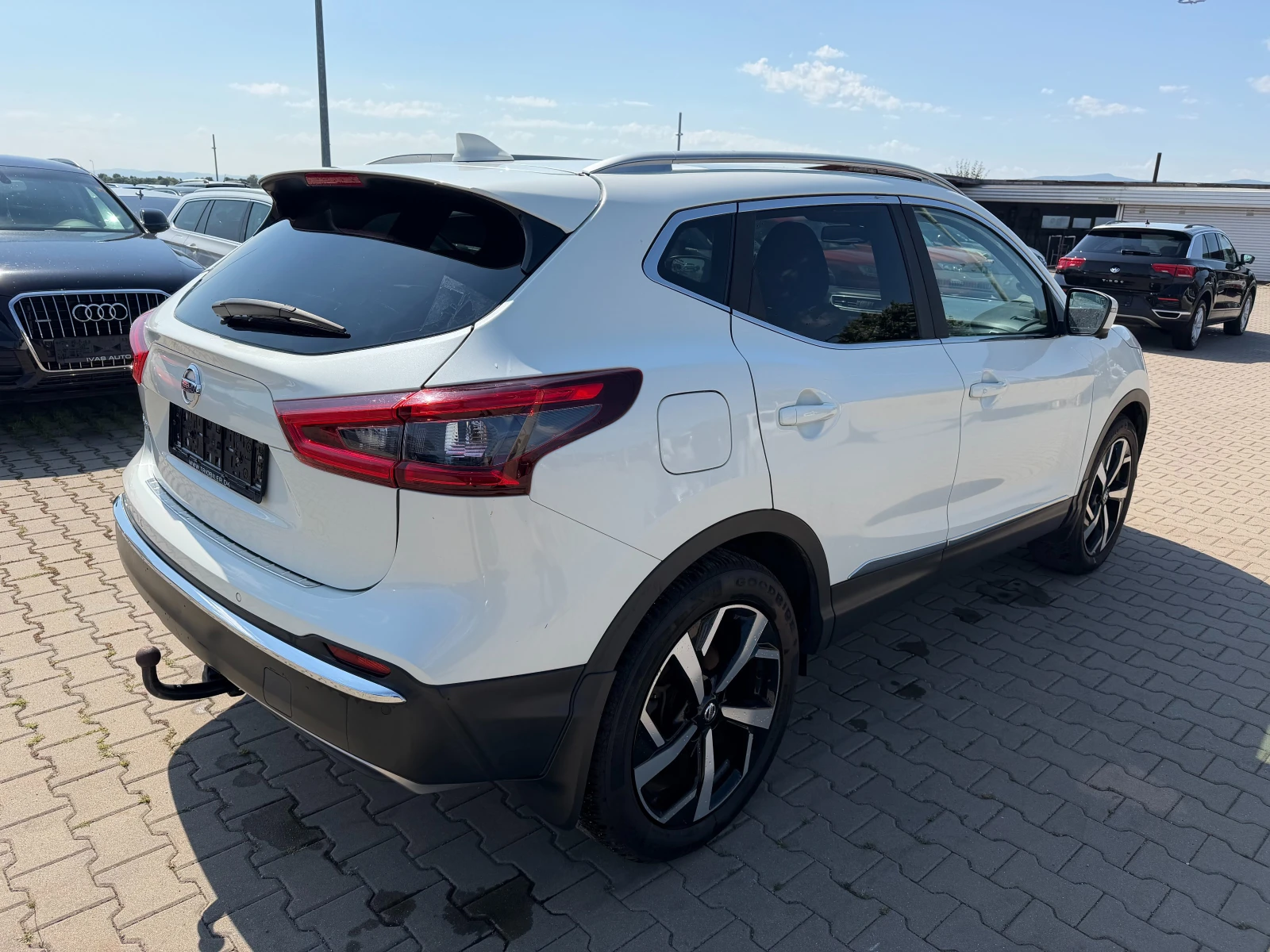 Nissan Qashqai 1.2i AVTOMAT/NAVI/KOJA/PANORAMA/FULL EURO 6, снимка 6 - Автомобили и джипове - 55361751