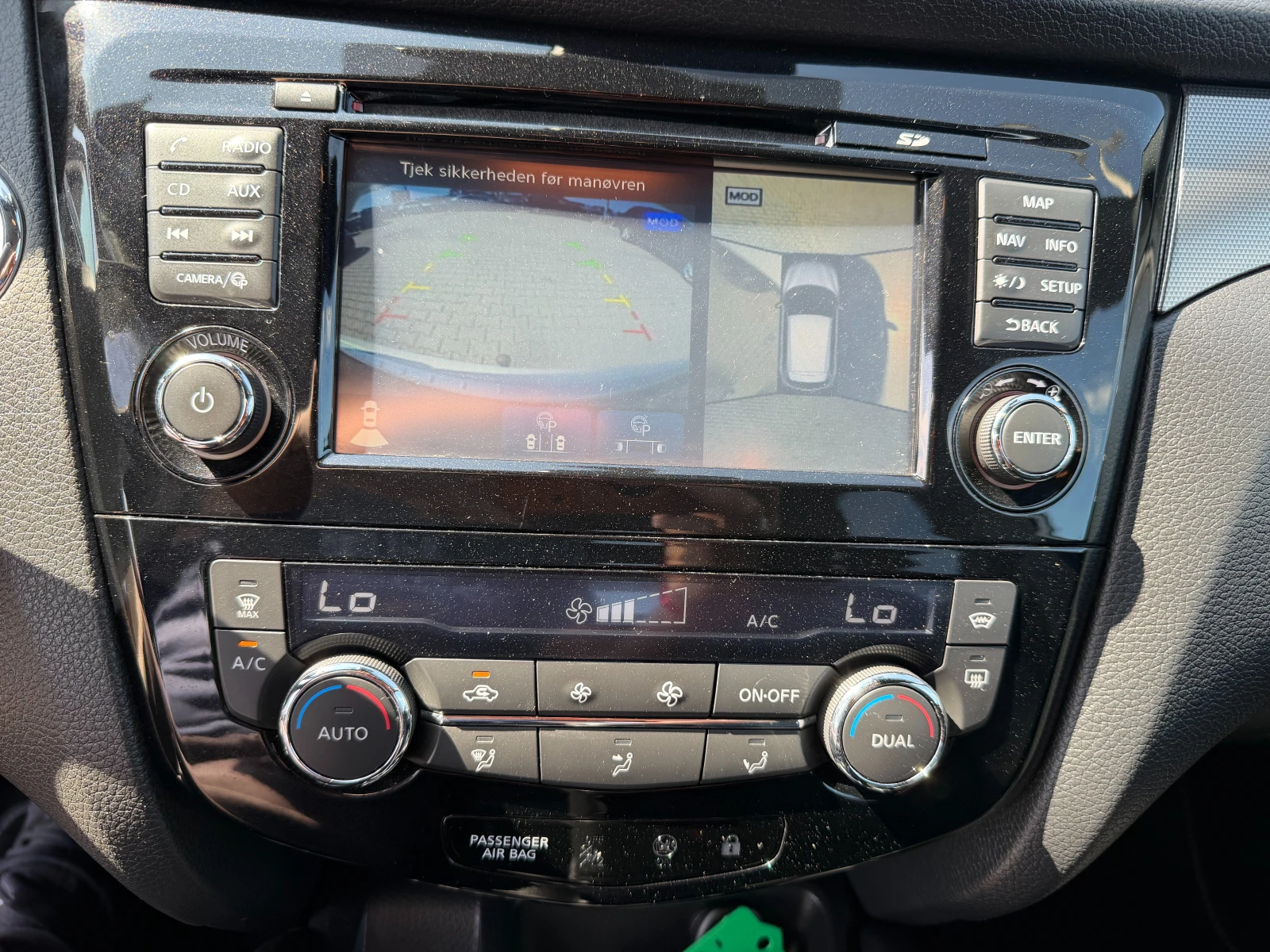 Nissan Qashqai 1.2i AVTOMAT/NAVI/KOJA/PANORAMA/FULL EURO 6, снимка 16 - Автомобили и джипове - 55361751