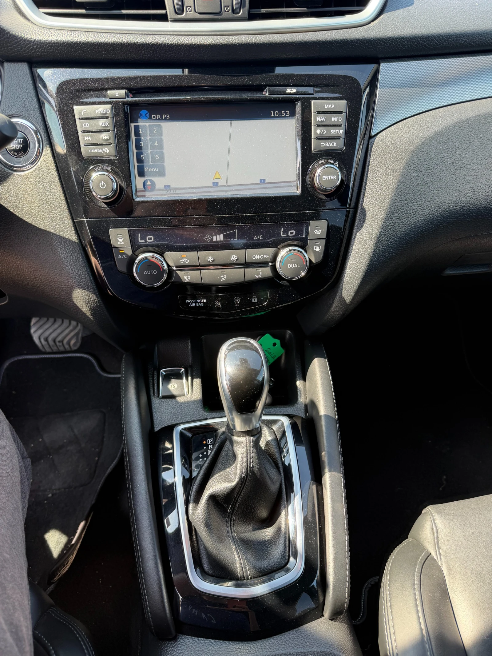 Nissan Qashqai 1.2i AVTOMAT/NAVI/KOJA/PANORAMA/FULL EURO 6, снимка 15 - Автомобили и джипове - 55361751
