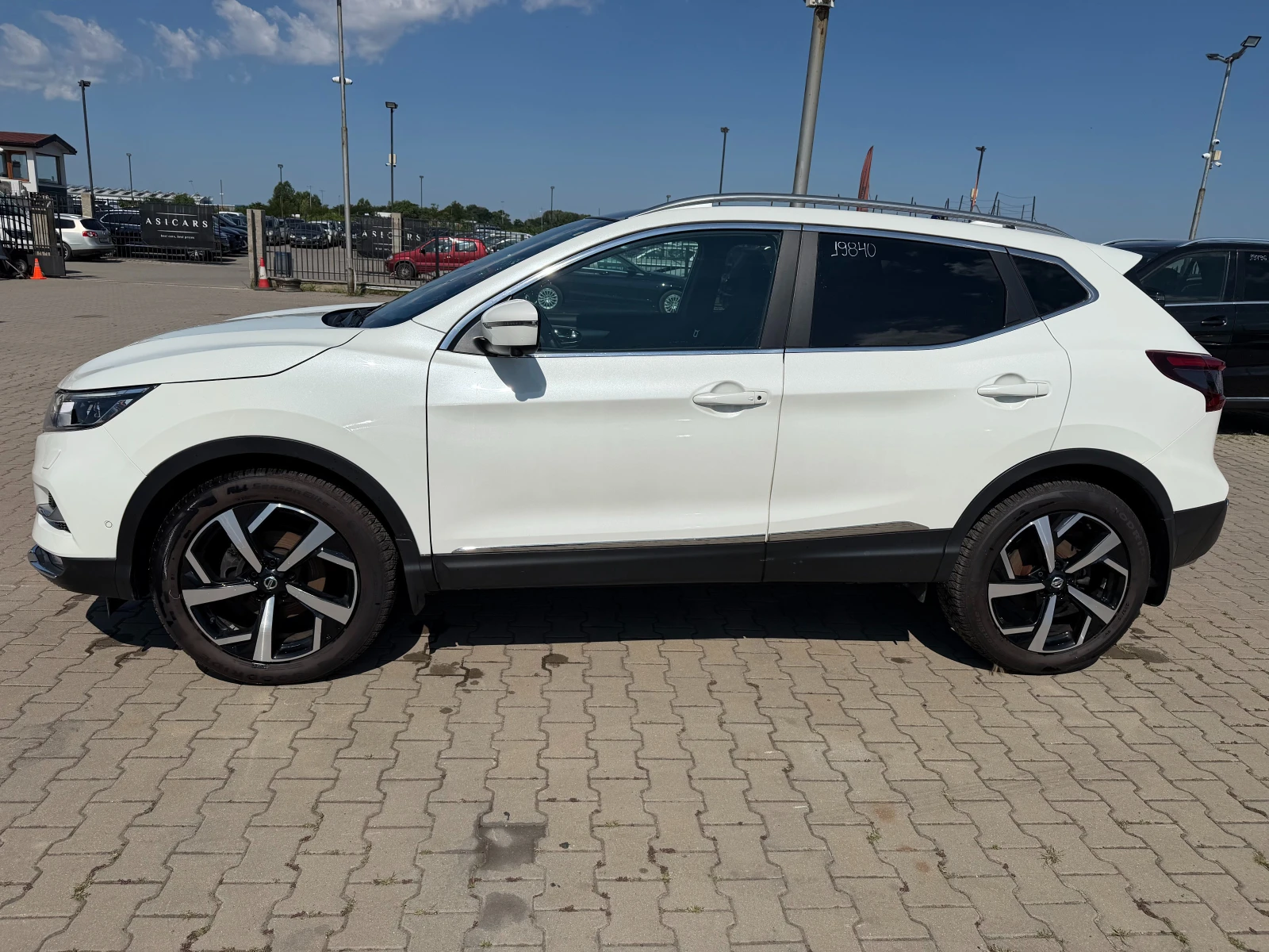 Nissan Qashqai 1.2i AVTOMAT/NAVI/KOJA/PANORAMA/FULL EURO 6, снимка 9 - Автомобили и джипове - 55361751