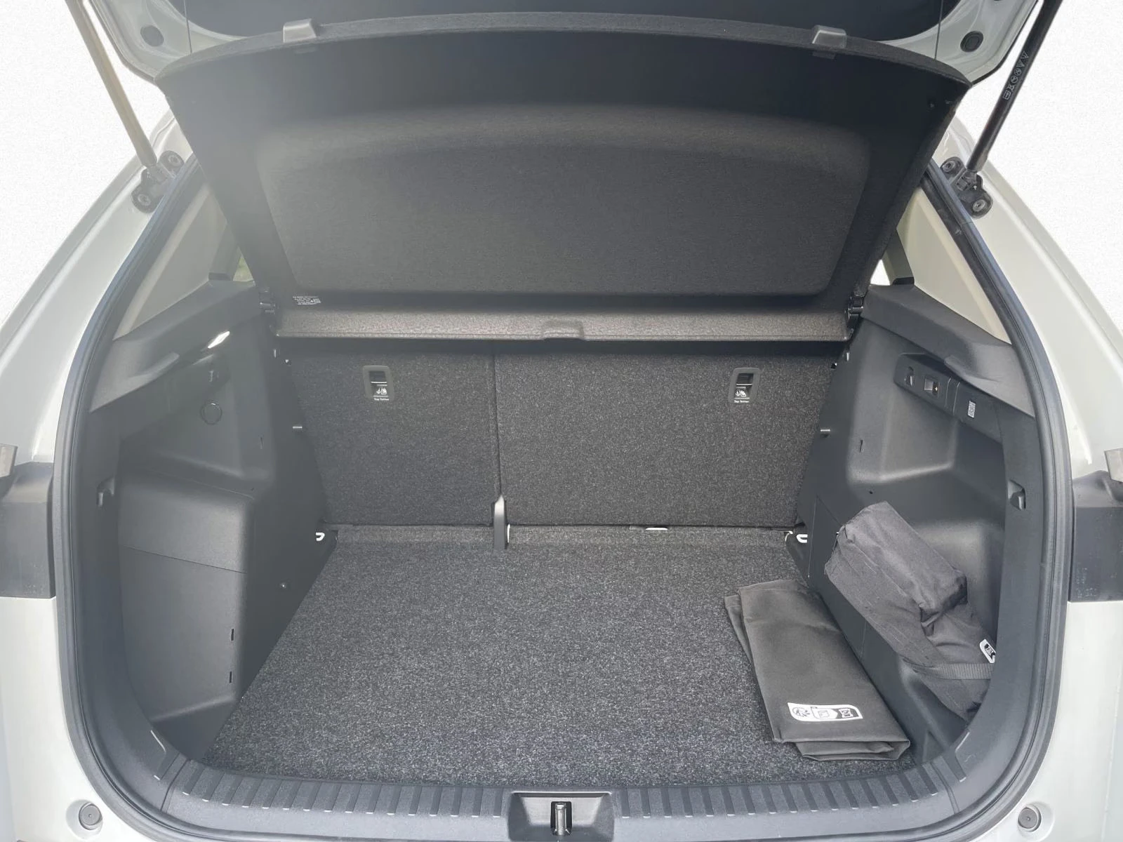 Skoda Elroq TOUR50/170HP/CAM/ACC/CPLAY/KLESS/NAVI/720q | Mobile.bg � ����������� 13