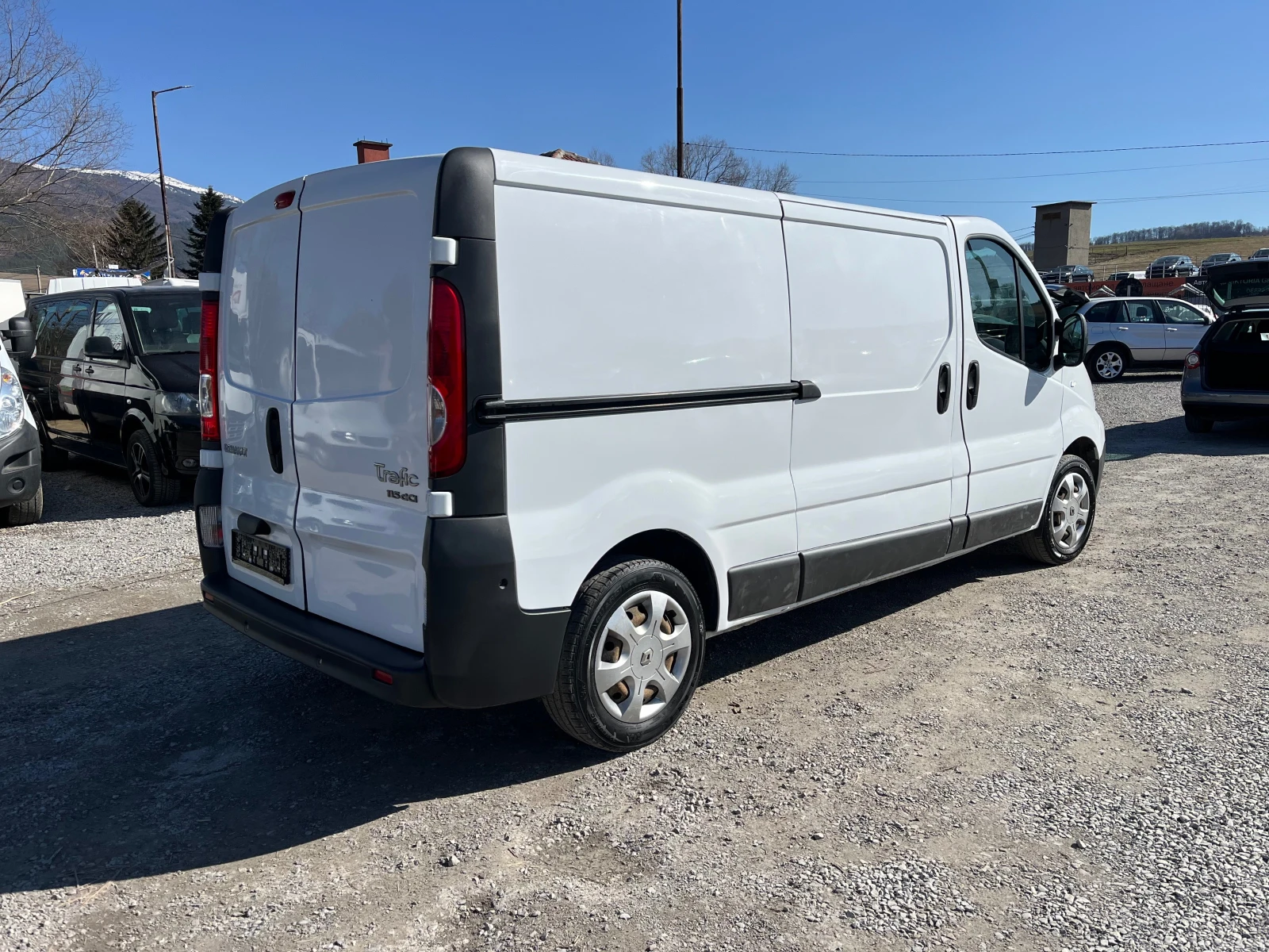 Renault Trafic 2.0DCI - изображение 4