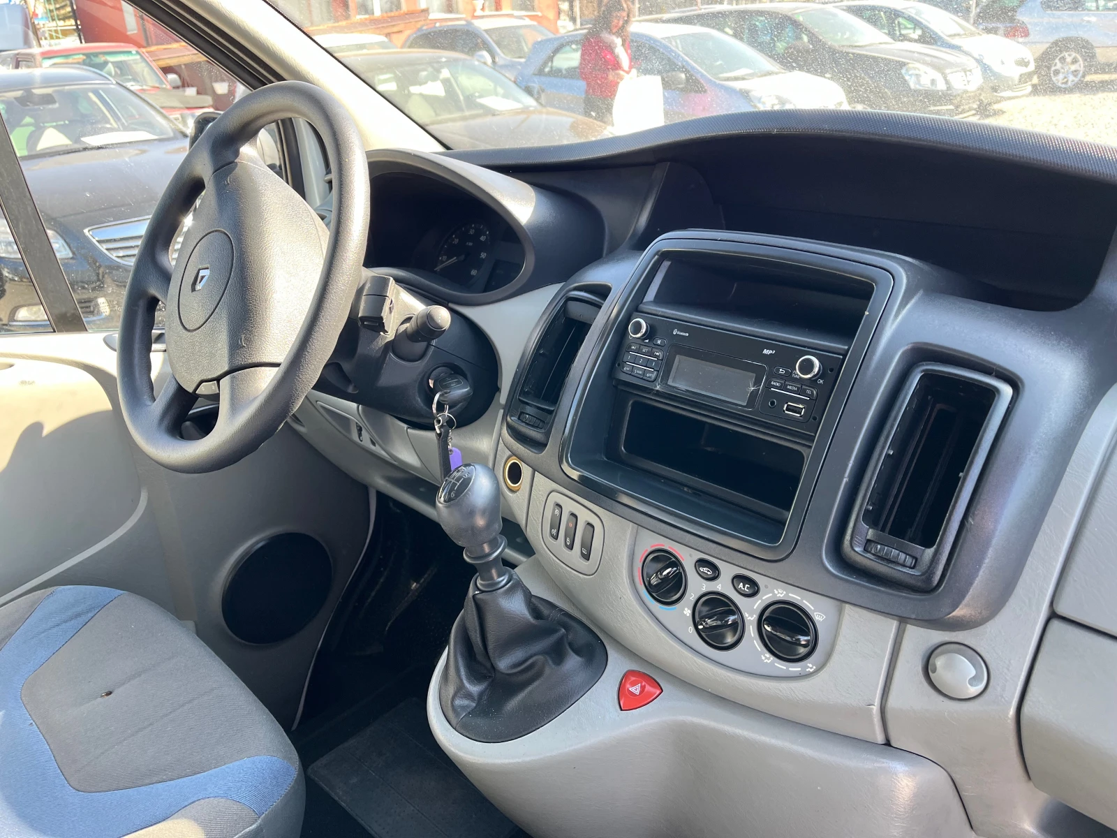 Renault Trafic 2.0DCI - изображение 10
