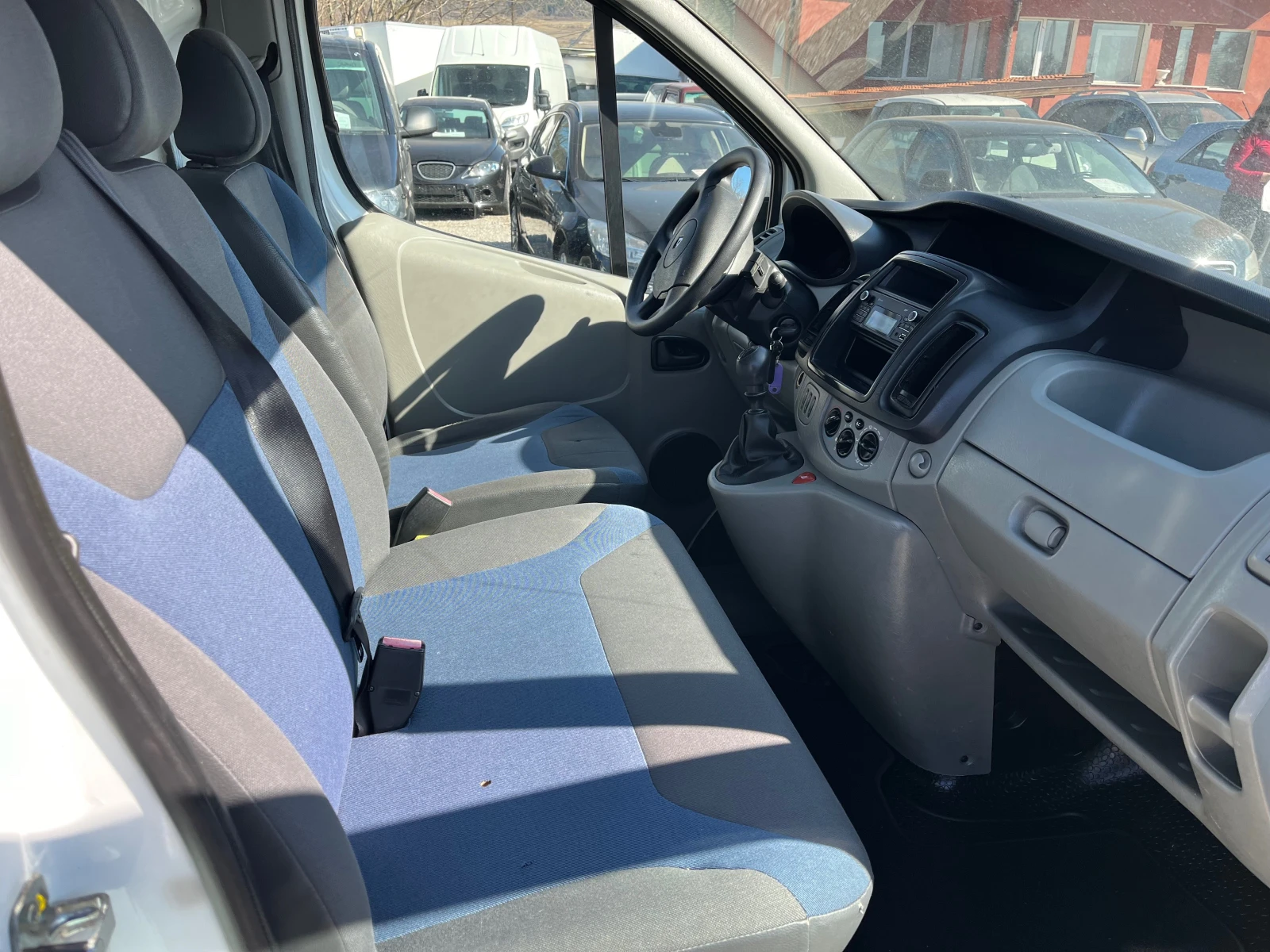 Renault Trafic 2.0DCI - изображение 9