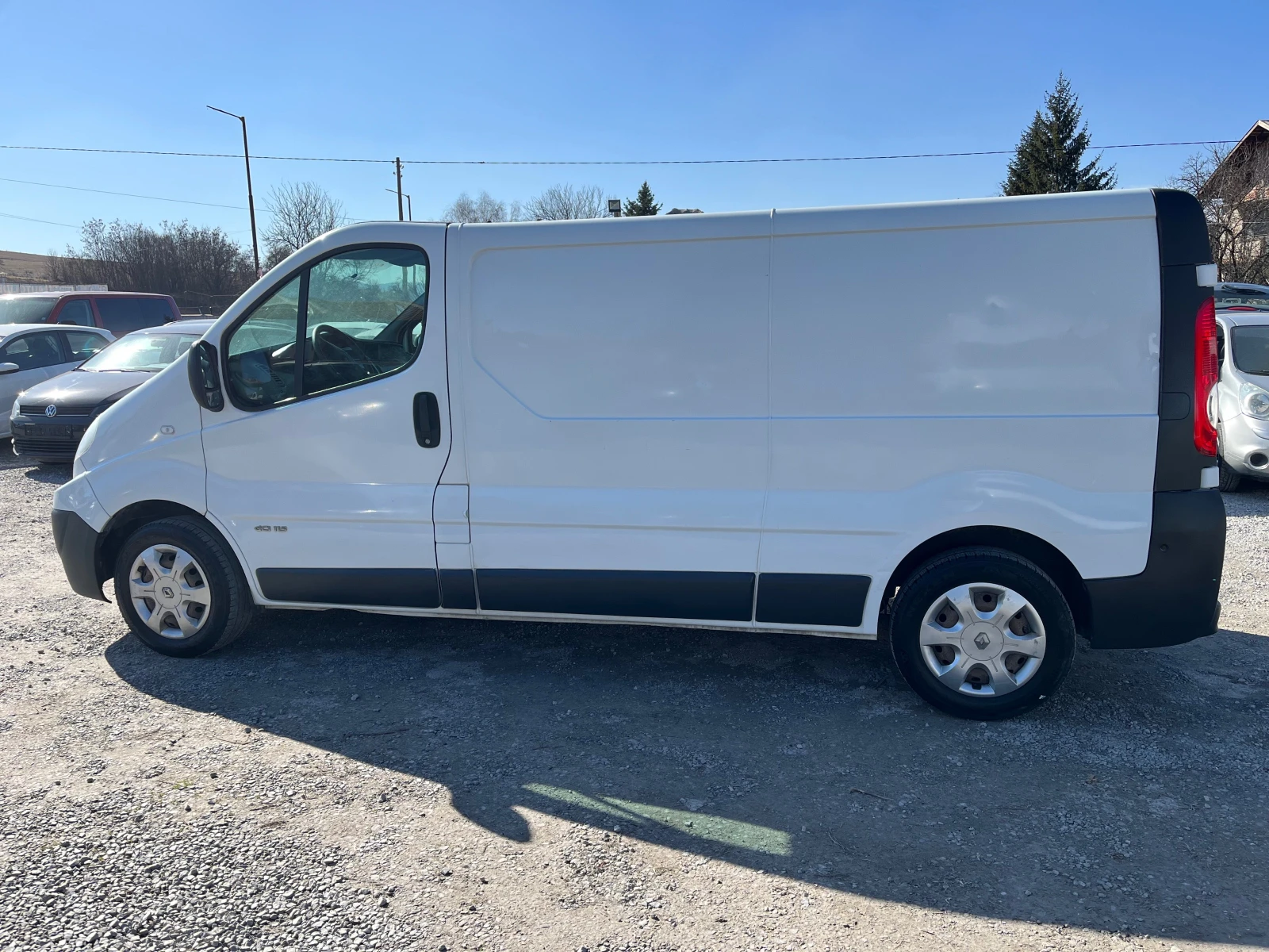 Renault Trafic 2.0DCI - изображение 6