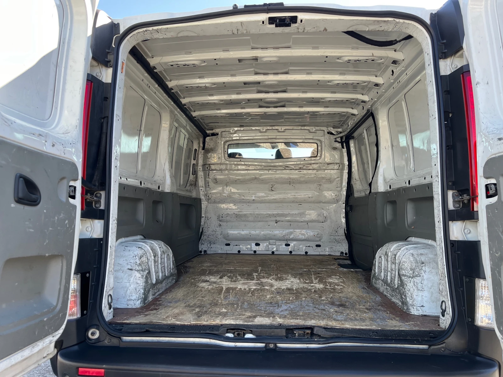 Renault Trafic 2.0DCI - изображение 8