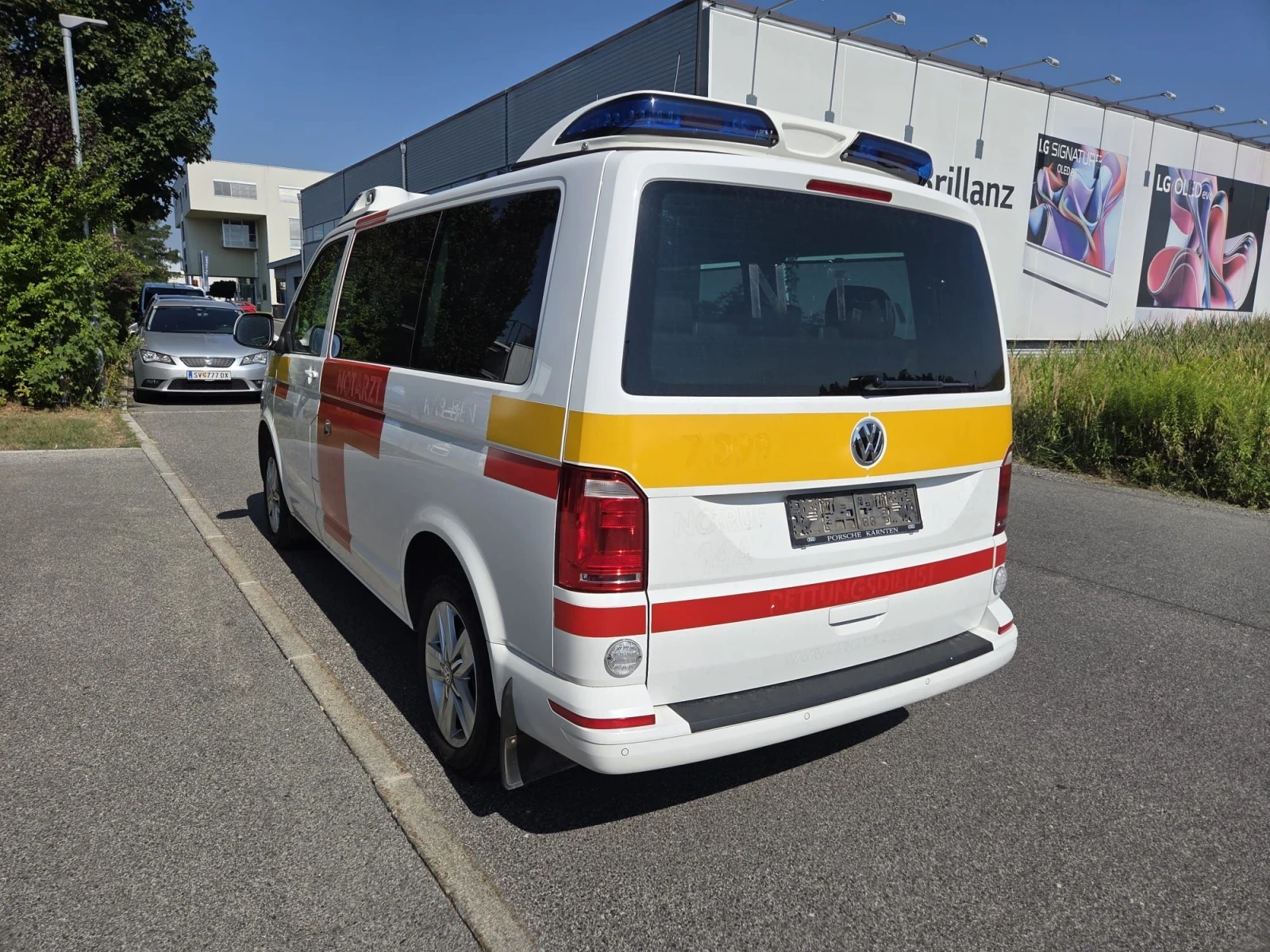 VW Multivan 2.0, 206k.s, 4х4, KOMFORTLINE, снимка 8 - Бусове и автобуси - 55602997
