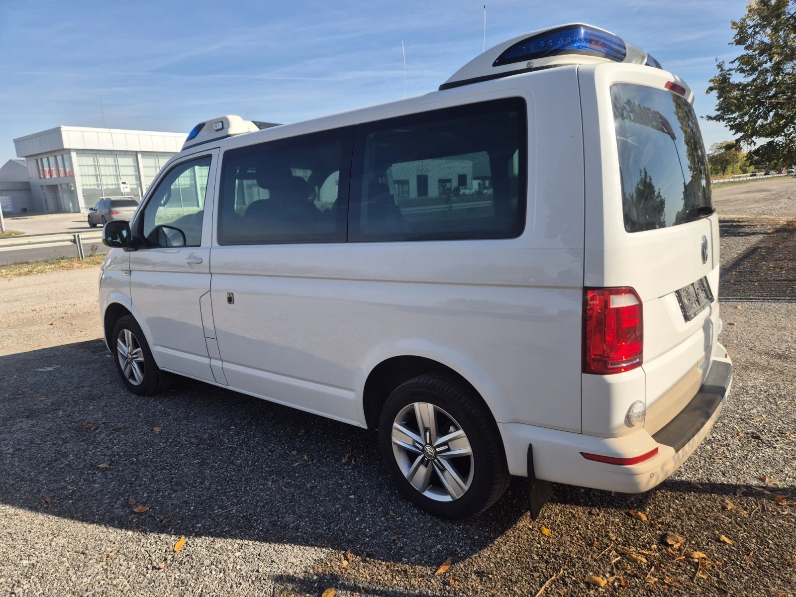 VW Multivan 2.0, 206k.s, 4х4, KOMFORTLINE, снимка 6 - Бусове и автобуси - 56577350