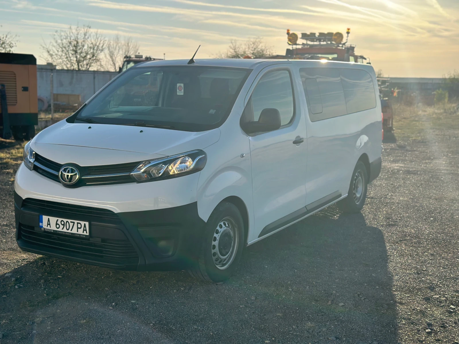 Toyota Proace 8+ 1, снимка 2 - Бусове и автобуси - 56725978